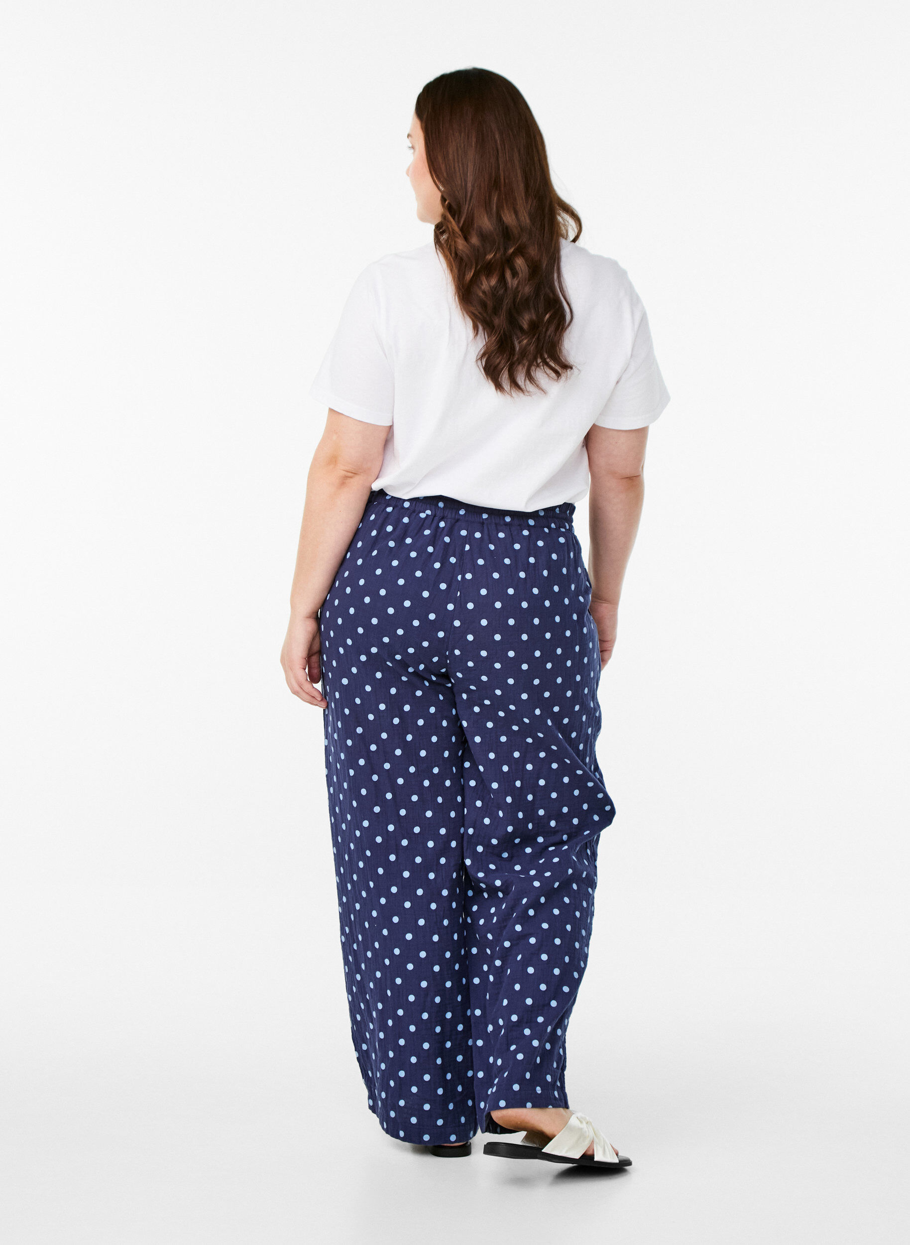 Zizzi Losse broek in een patroon van katoenen mousseline, Blauw, Model image number 1