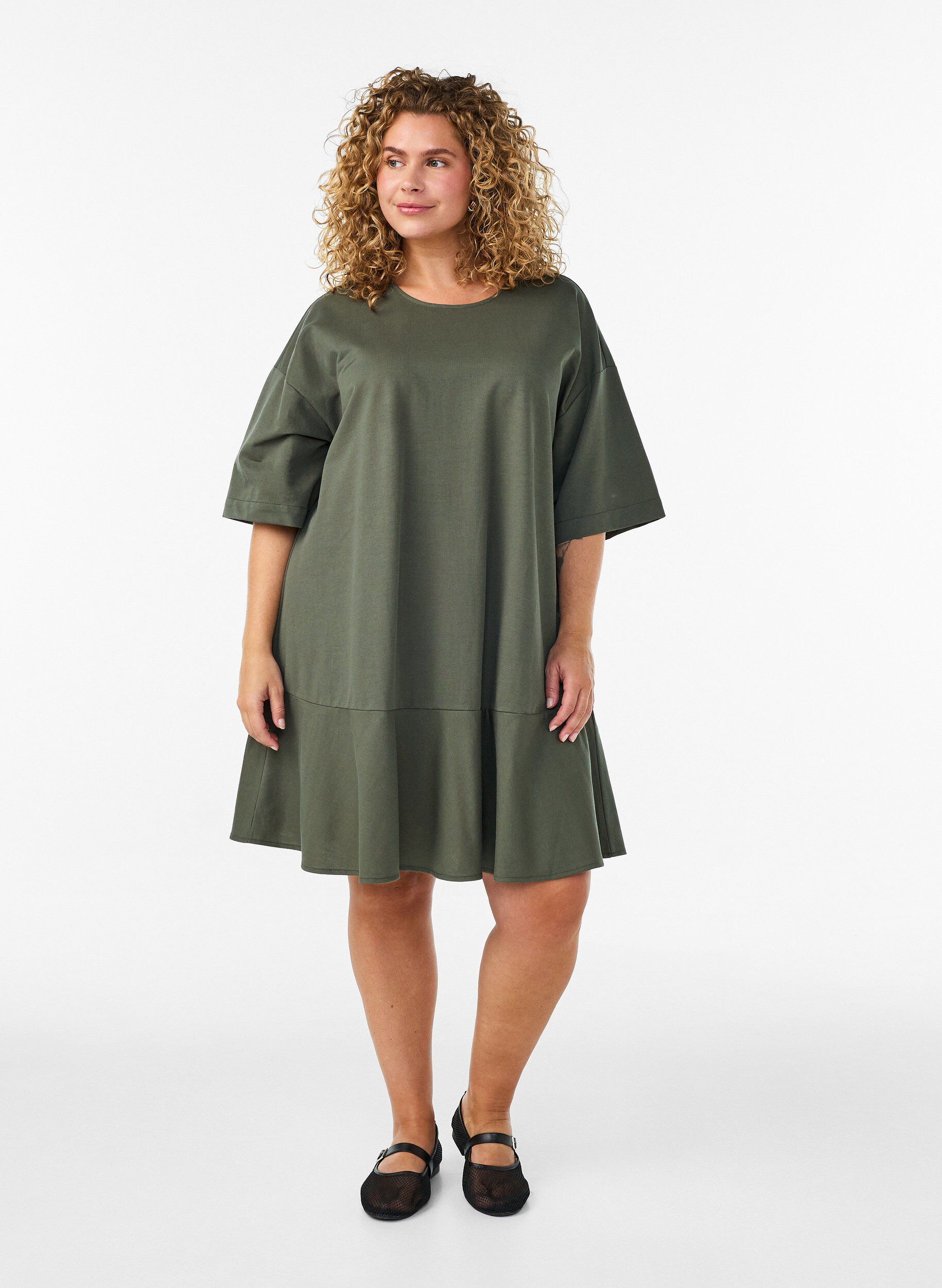 ZizziKorte jurk met losse pasvorm en volantzoom, Groen, Model image number 1