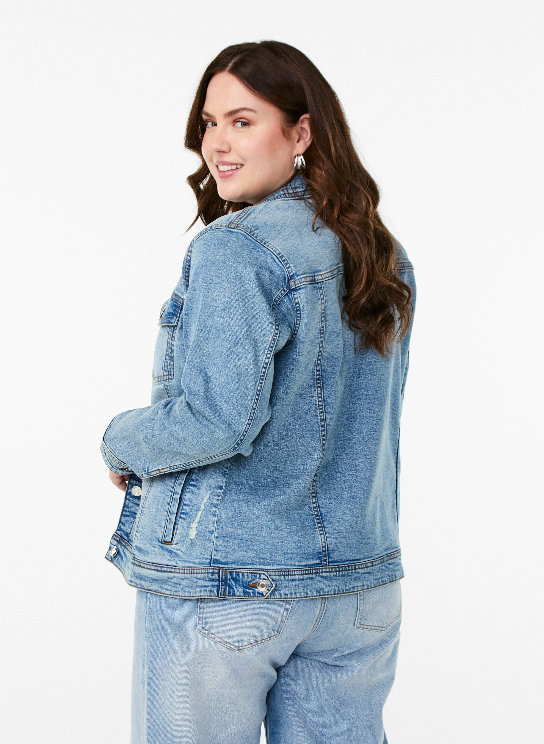 Zizzi Denimjack met een klassieke snit, Blauw, Model image number 2