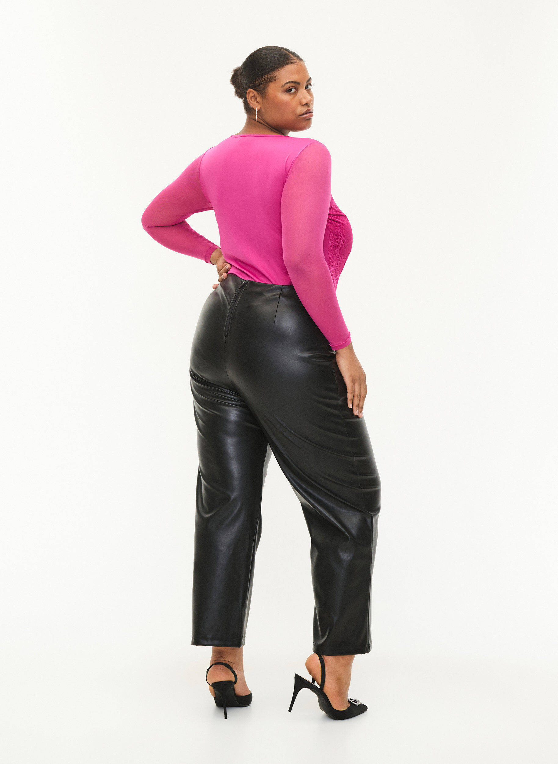 Zizzi Broek van imitatieleer met wijde pijpen, Black, Model image number 1