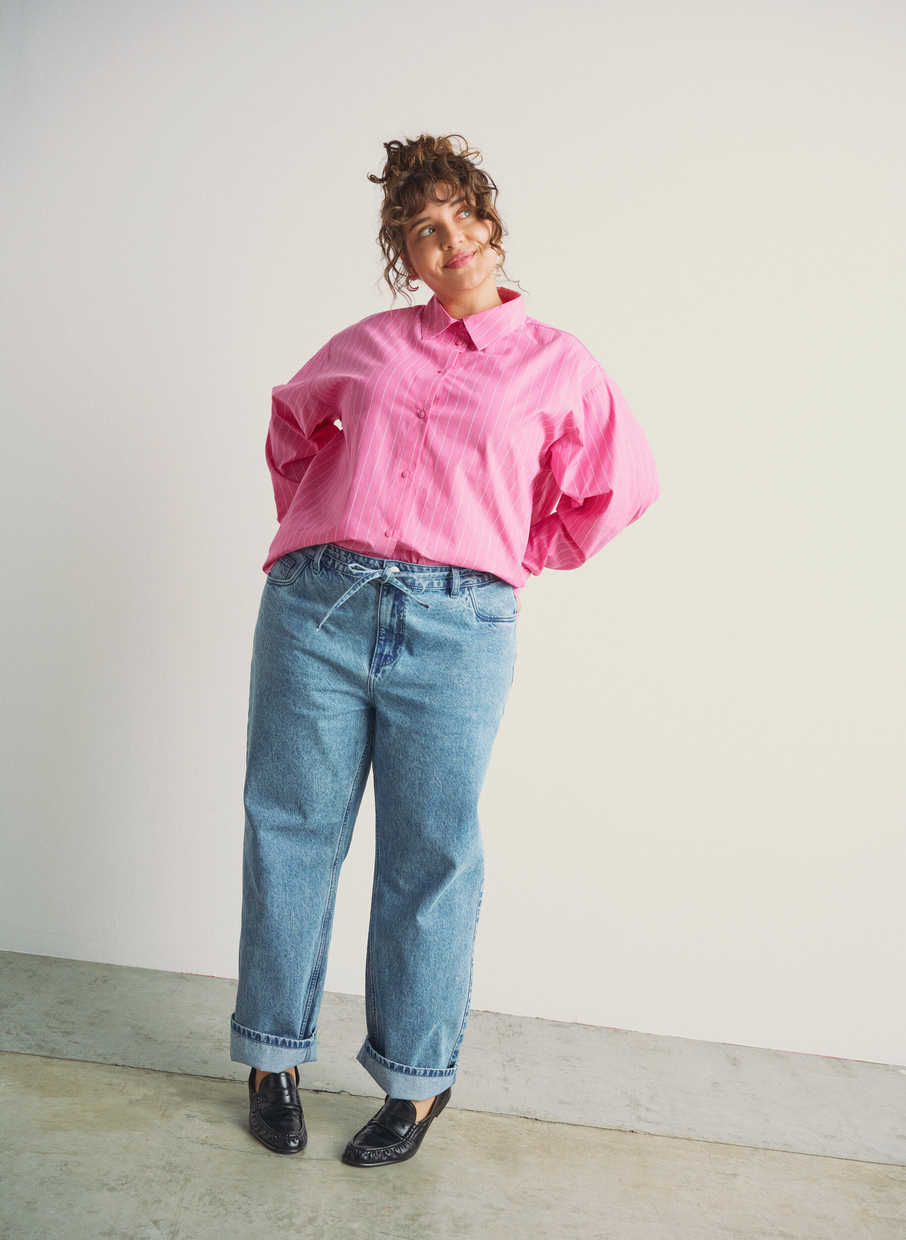 Zizzi Straight-fit jeans met een strikceintuur, Blauw, Image image number 0