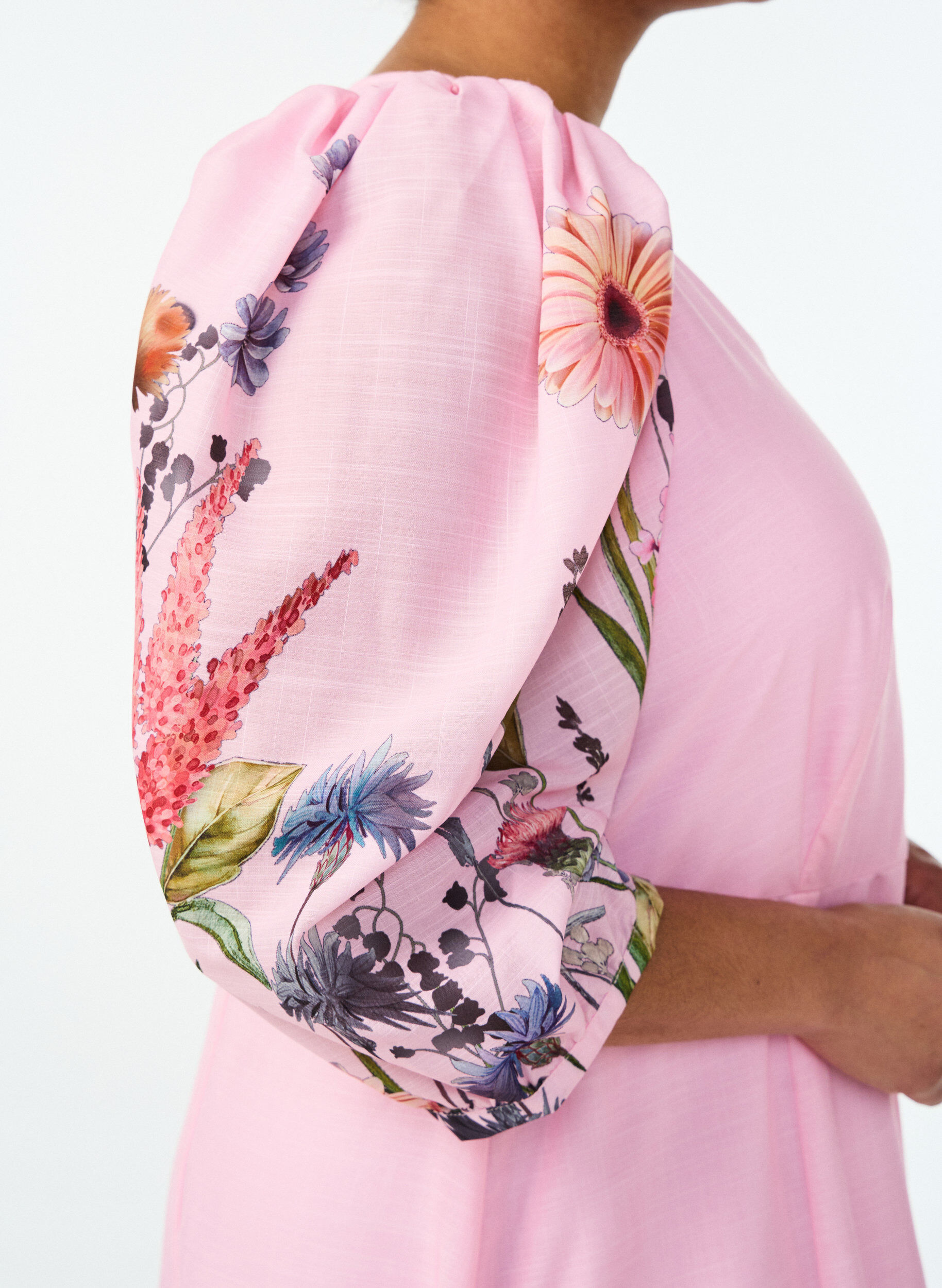 Zizzi Midi-jurk met een empirelijn en bloemenprint, Roze, Model image number 3