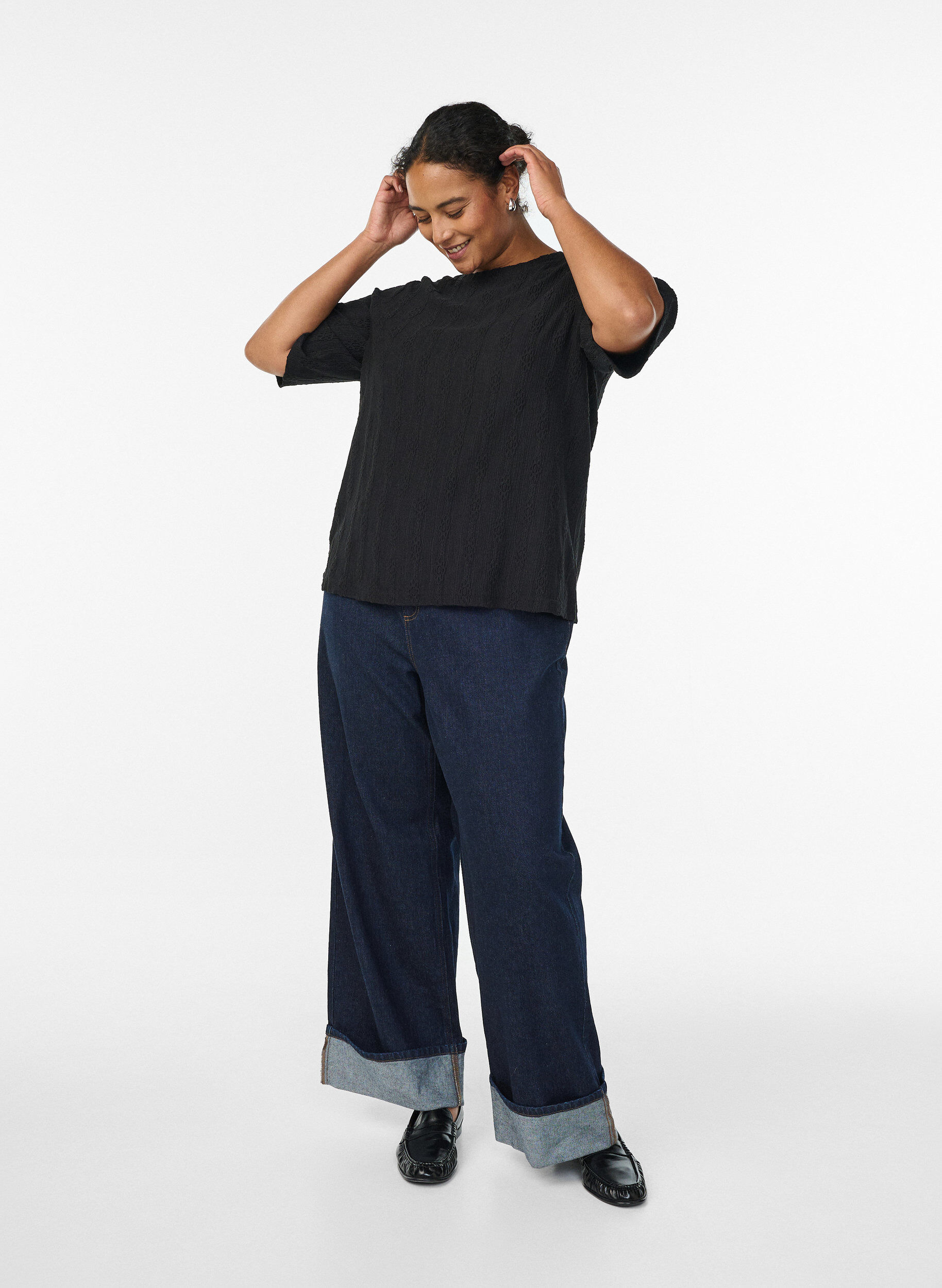 Zizzi Blouse met structuurpatroon en korte mouwen, Zwart, Model image number 1