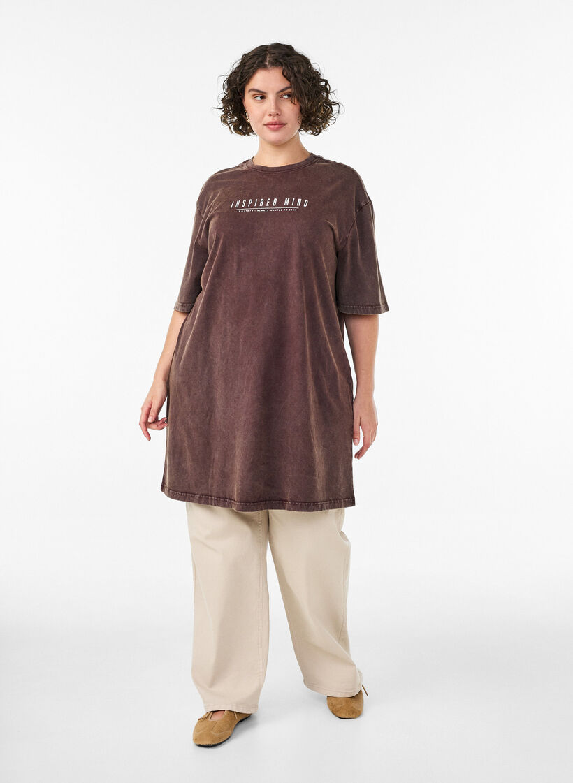 Losse T-shirt jurk met een gewassen look, Bruin, Model image number 1