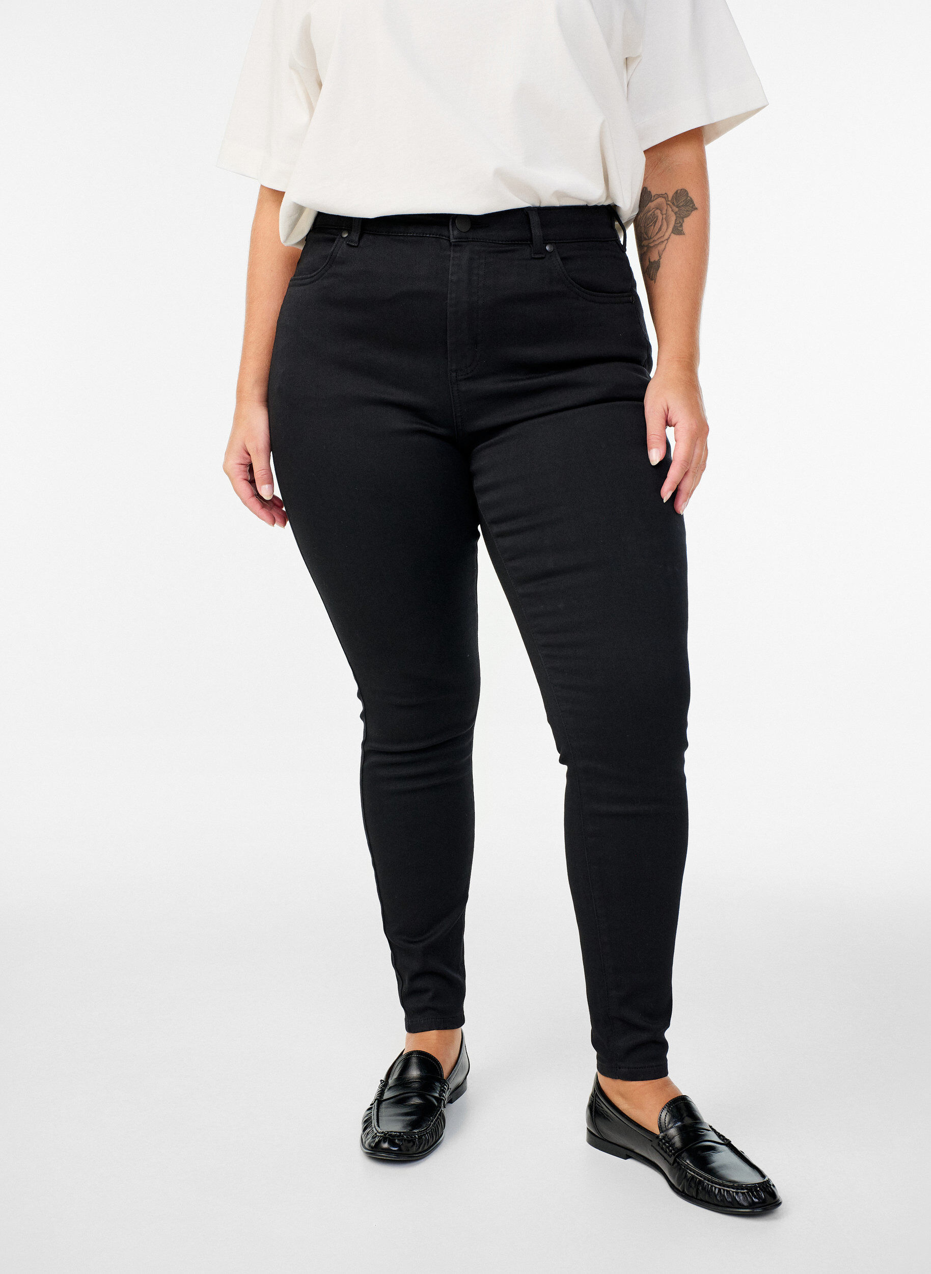Zizzi Super slim Amy jeans met hoge taille, Zwart, Model image number 2