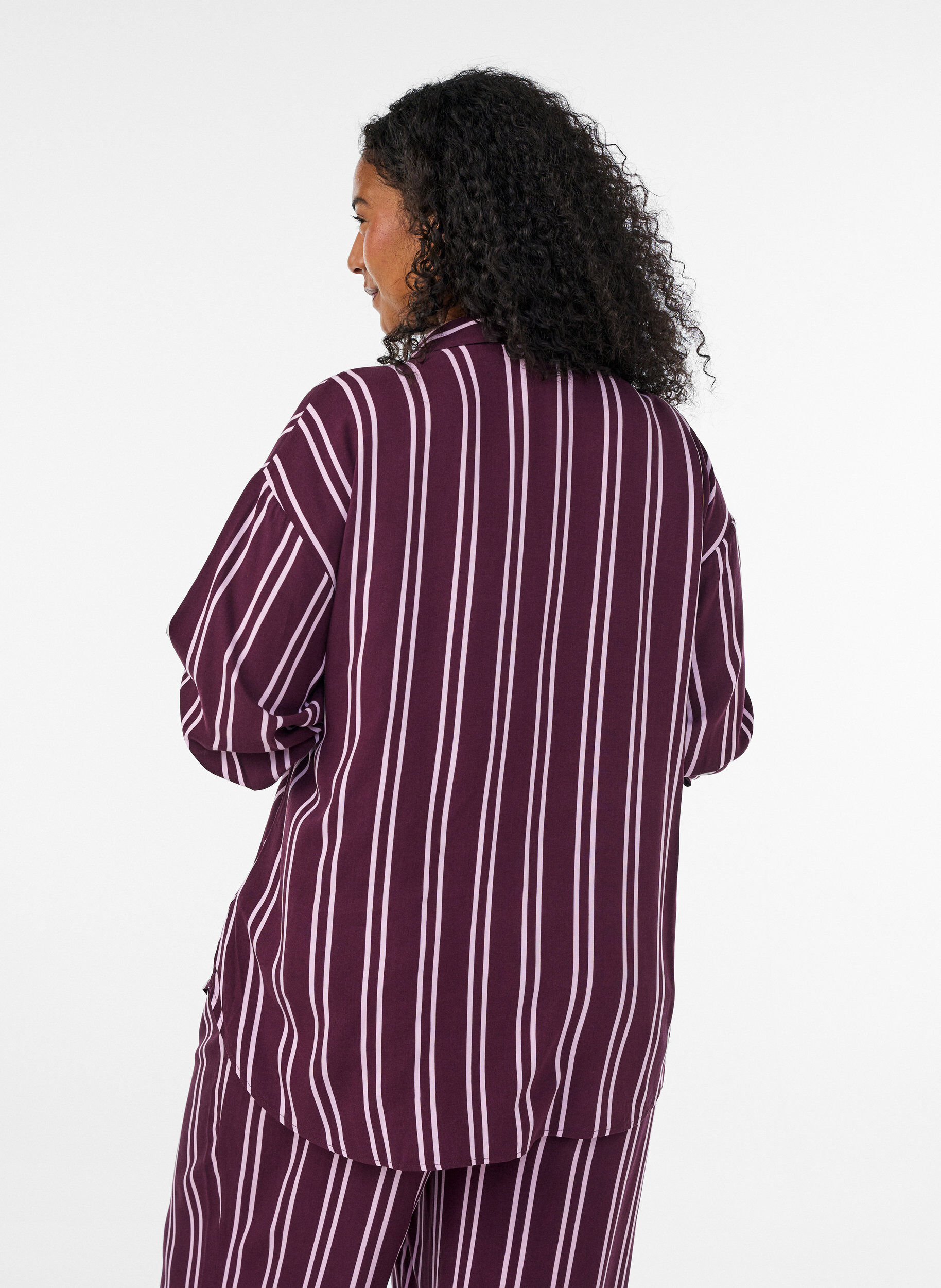 ZizziGestreept nachthemd, Donker Bordeaux, Model image number 2