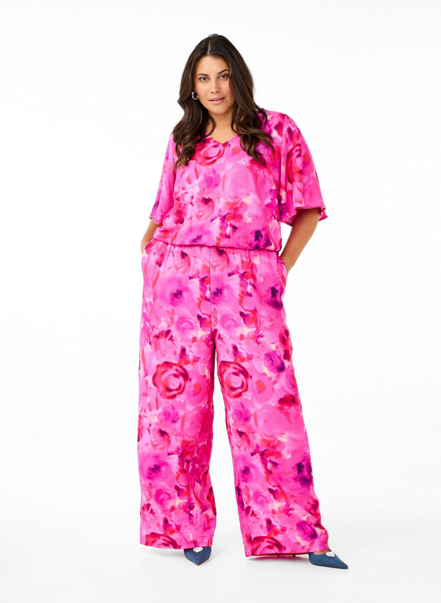 Zizzi Jumpsuit met bloemenpatroon en mouwen als vleermuisvleugels, Pink Rose AOP, Model image number 0