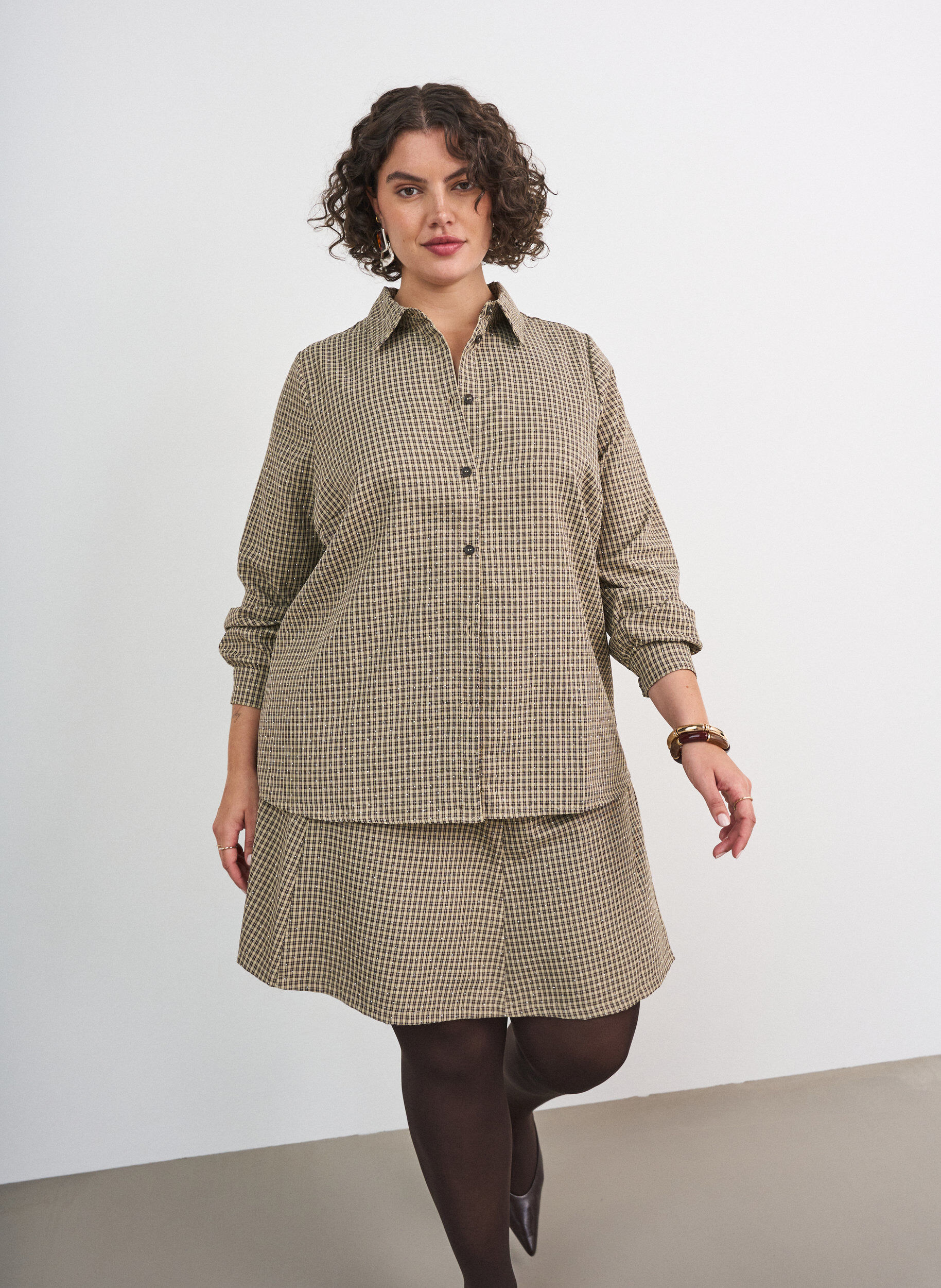 ZizziRok met een mini-ruitpatroon en rhinestones, Bruin, Model image number 0