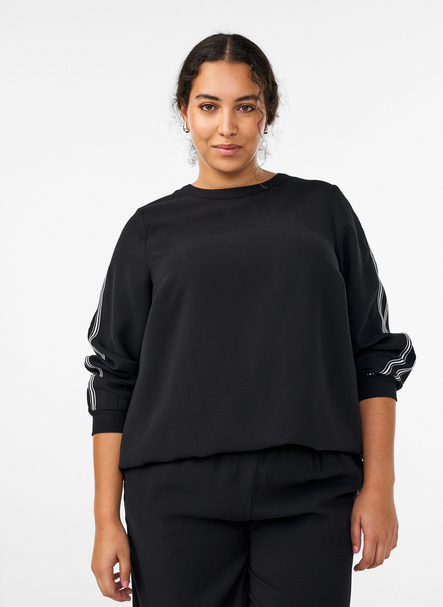 Blouse met streepdetaillering op de mouwen, Zwart, Model