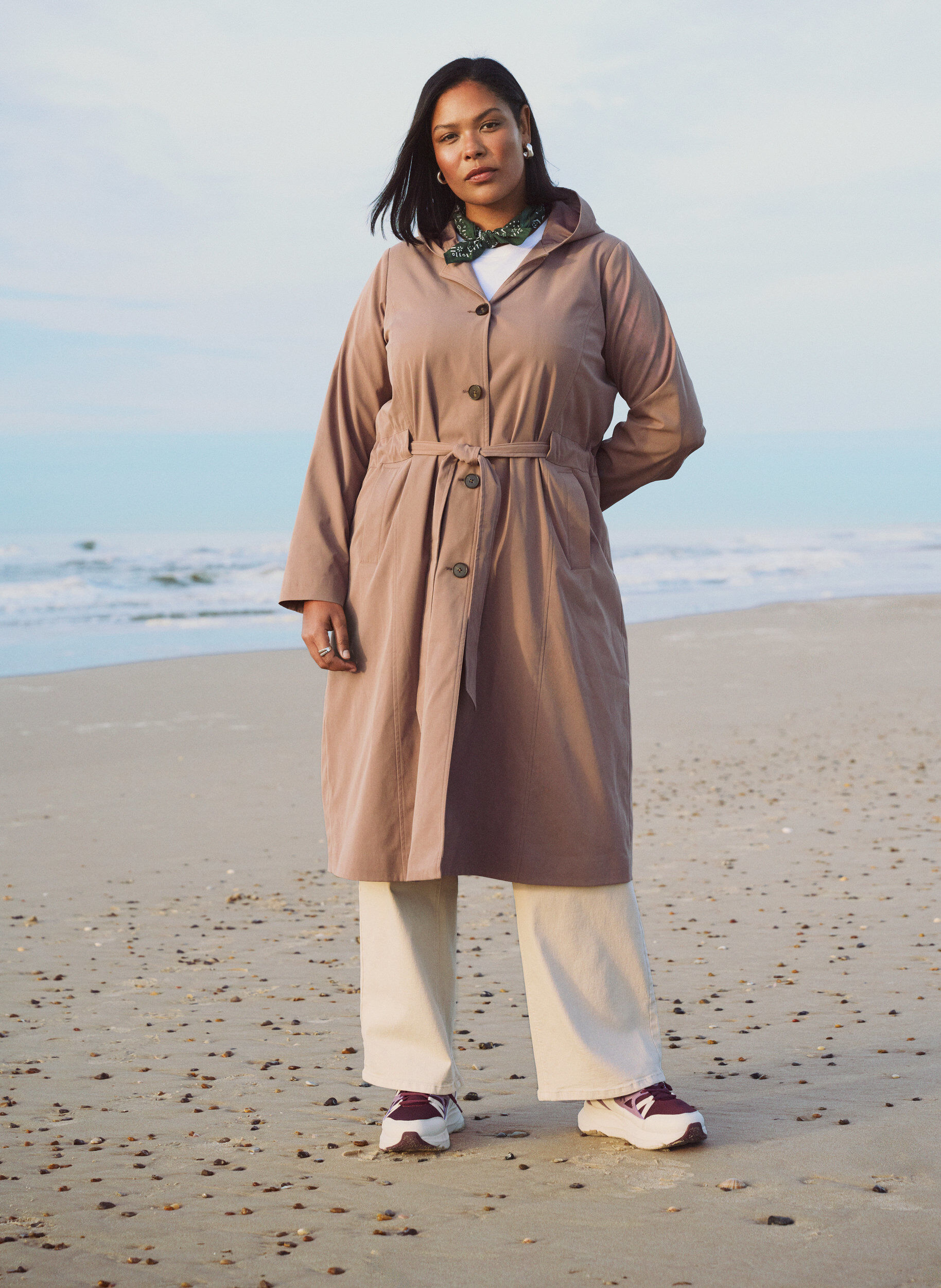 Zizzi Trenchcoat met capuchon en strikceintuur, Bruin, Image image number 0