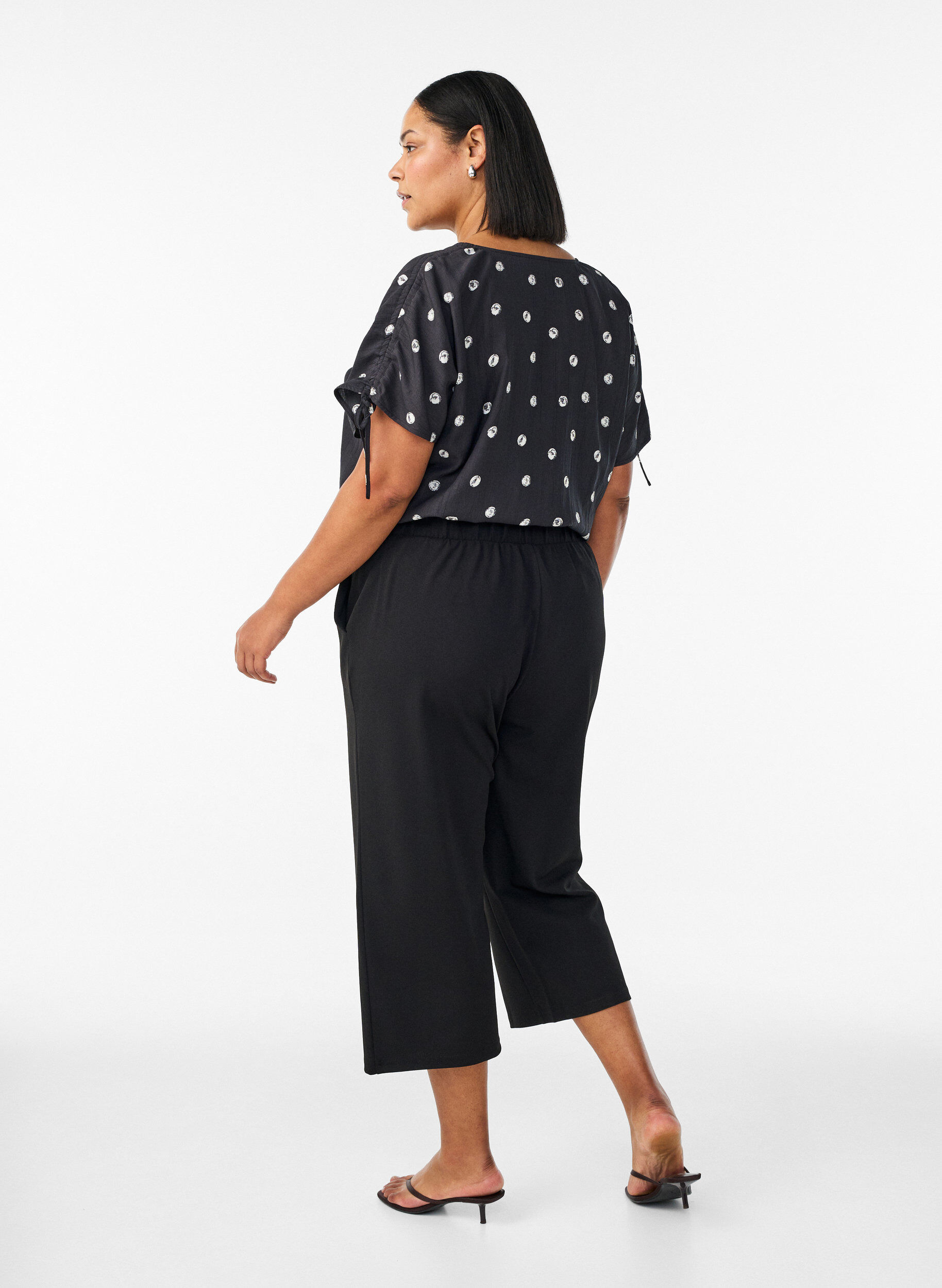Zizzi7/8 broek met losse pasvorm, Zwart, Model image number 2