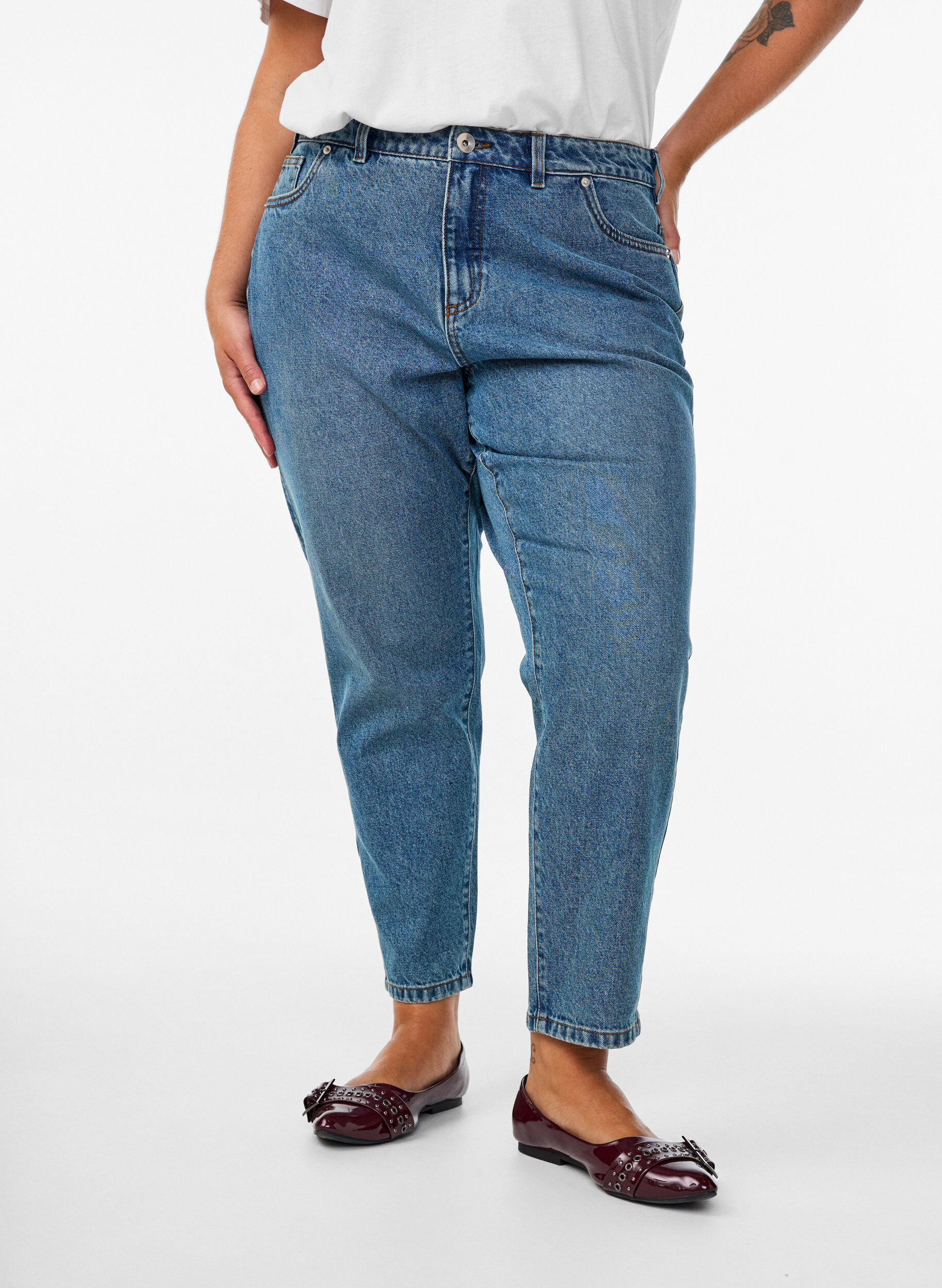 ZizziMille Mom Fit Jeans met hoge taille, Blauw, Model image number 2