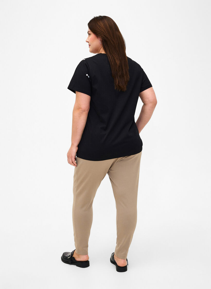 Korte broek met zakken, Beige, Model image number 1