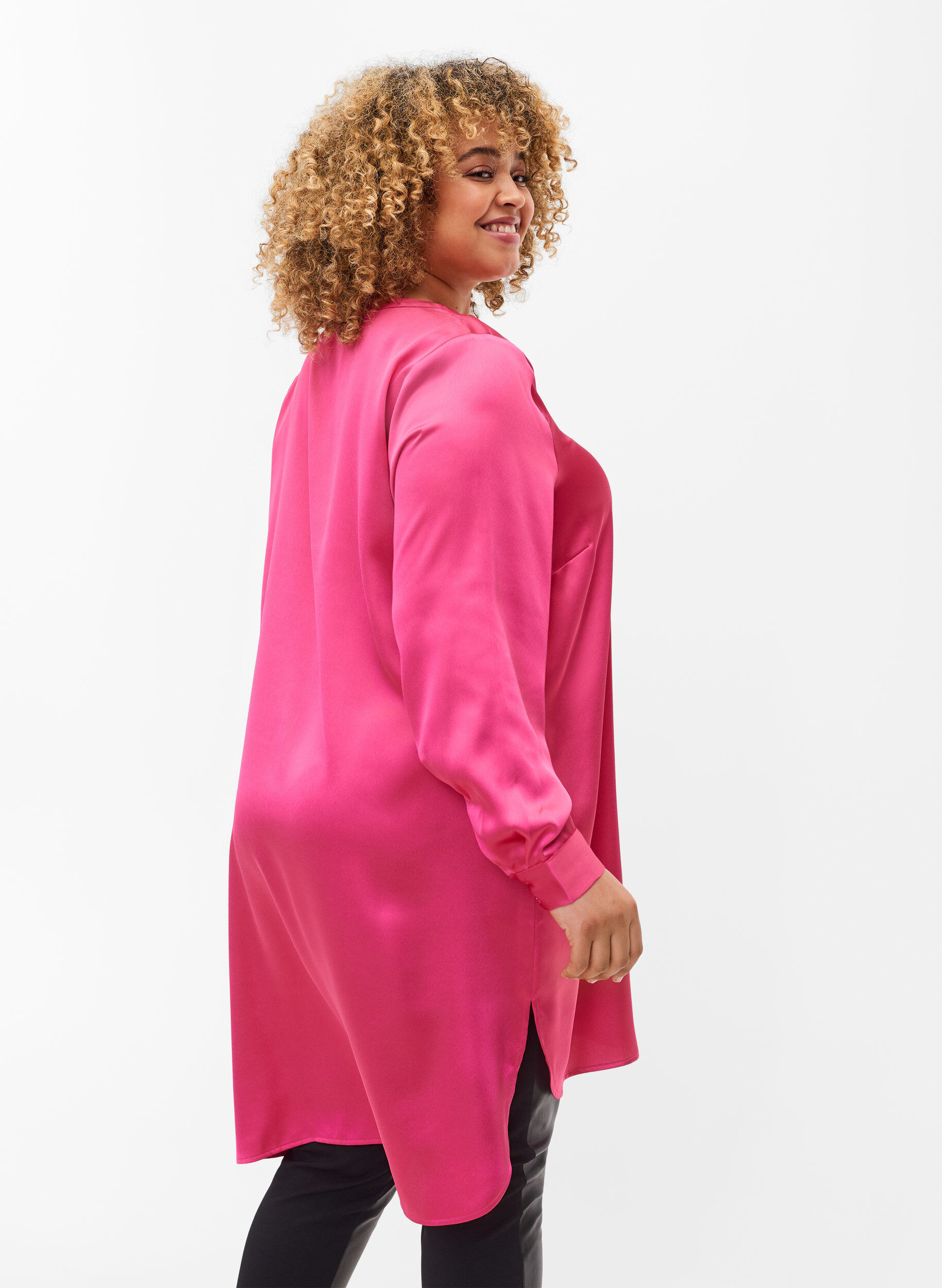 Zizzi Lang glanzend shirt met split, Pink Flamb&eacute;, Model image number 1