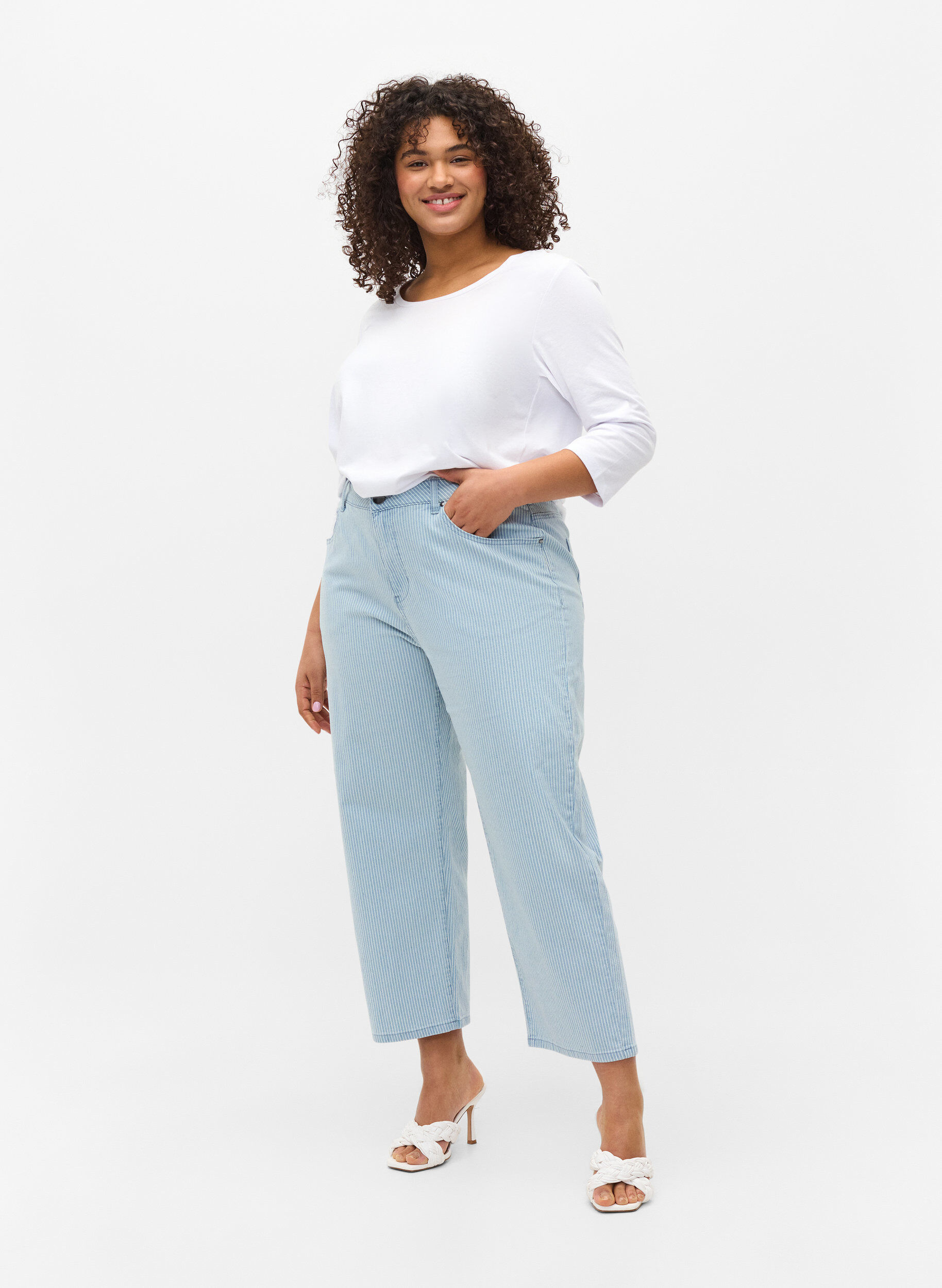 Zizzi Straight jeans met enkellengte, Light Blue Stripe, Model image number 4