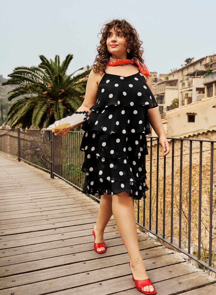 Gelaagde jurk met ruches en spaghettibandjes, Zwart, Image image number 0