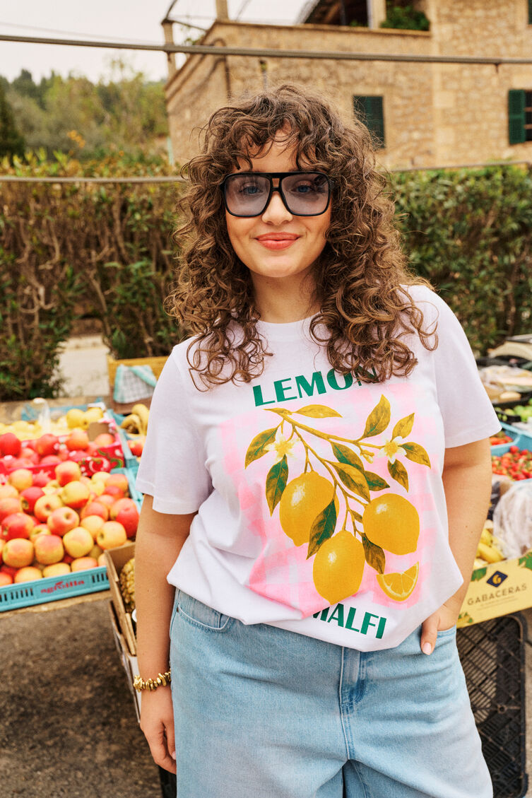 Frisse mediterrane sfeer in denim, , Model