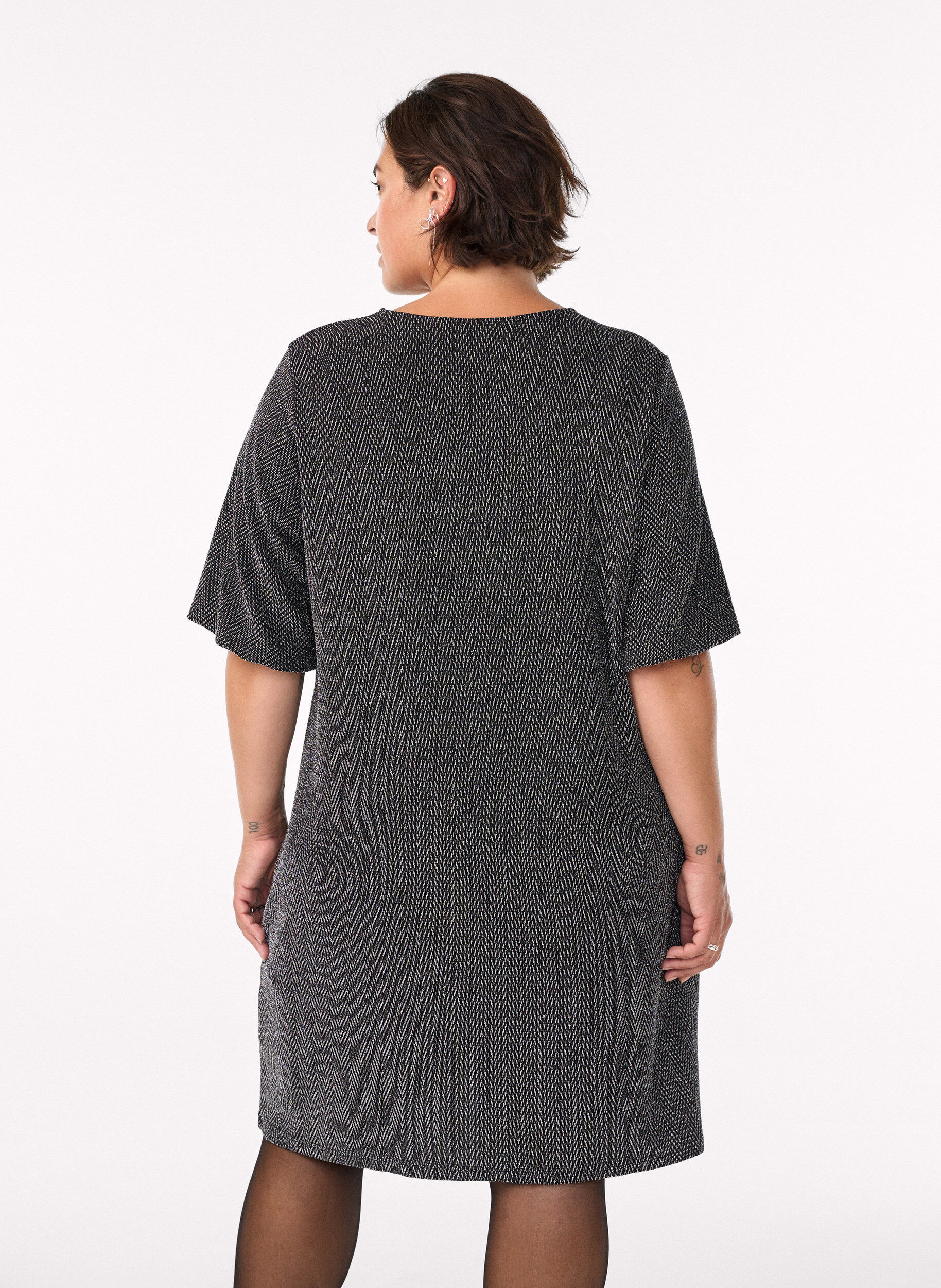 Zizzi Korte jurk met glitterpatroon, Zwart, Model image number 2