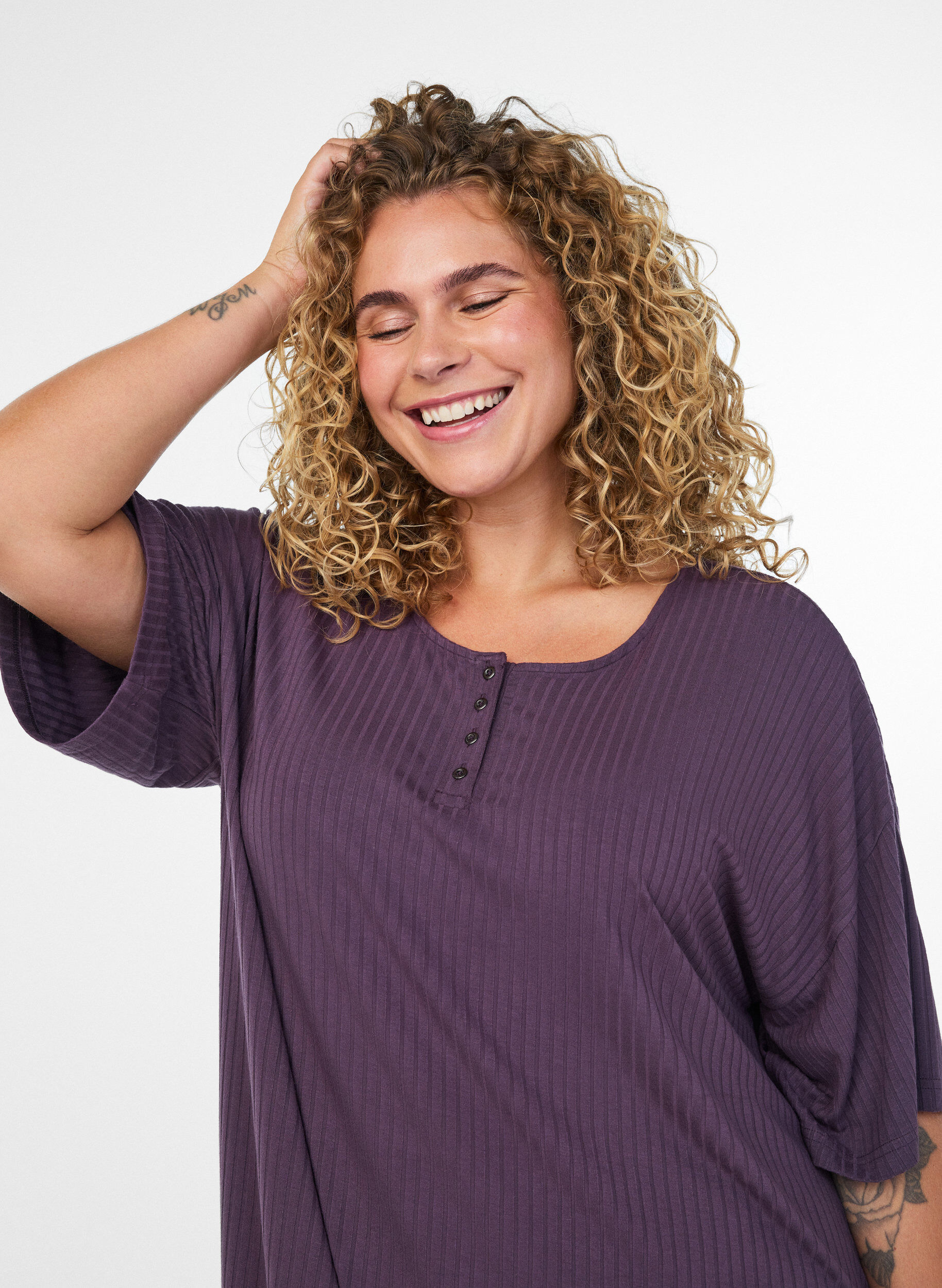 ZizziNachtjapon in viscose jersey met een geribde textuur, Paars, Model image number 3