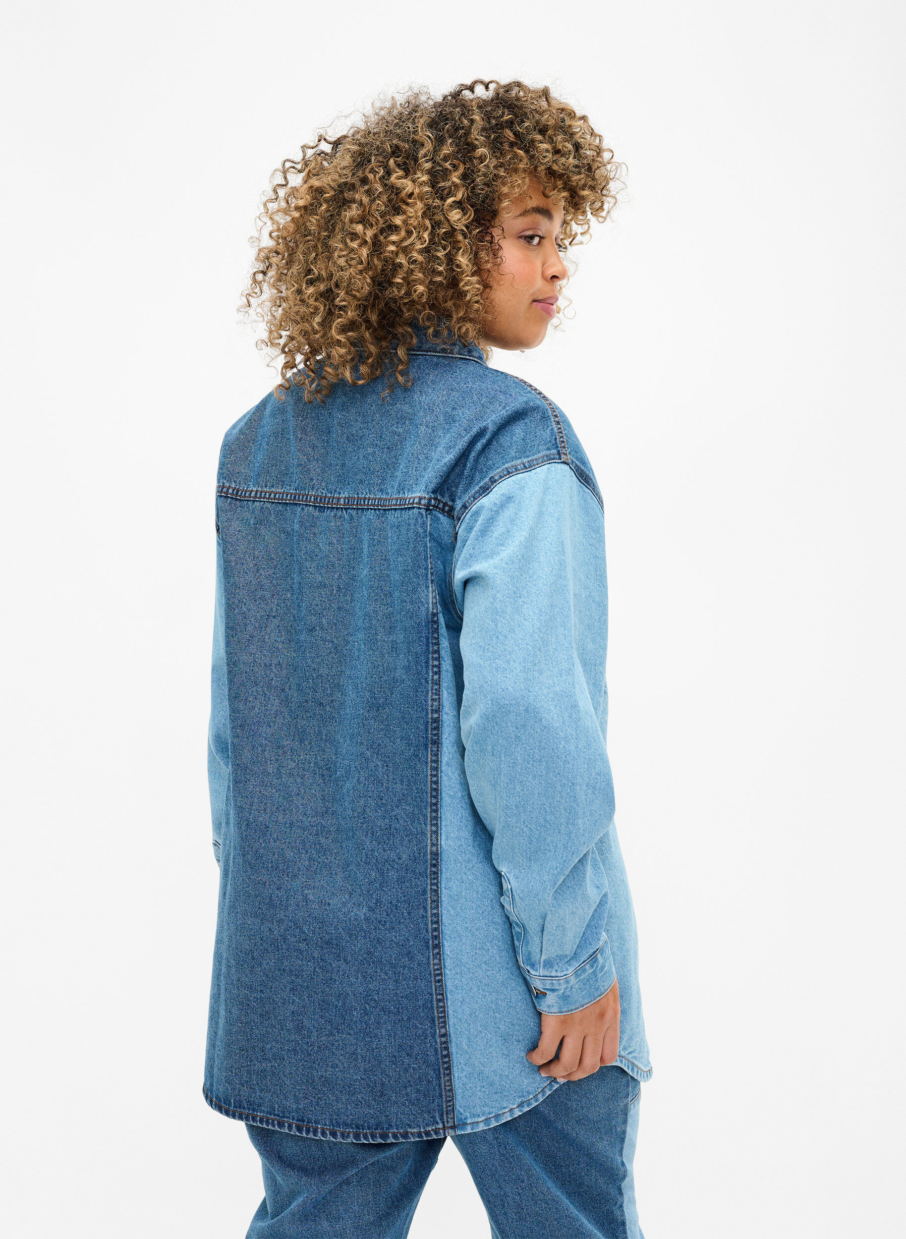 Zizzi Colorblock spijkerjasje, Light Blue Denim, Model image number 1