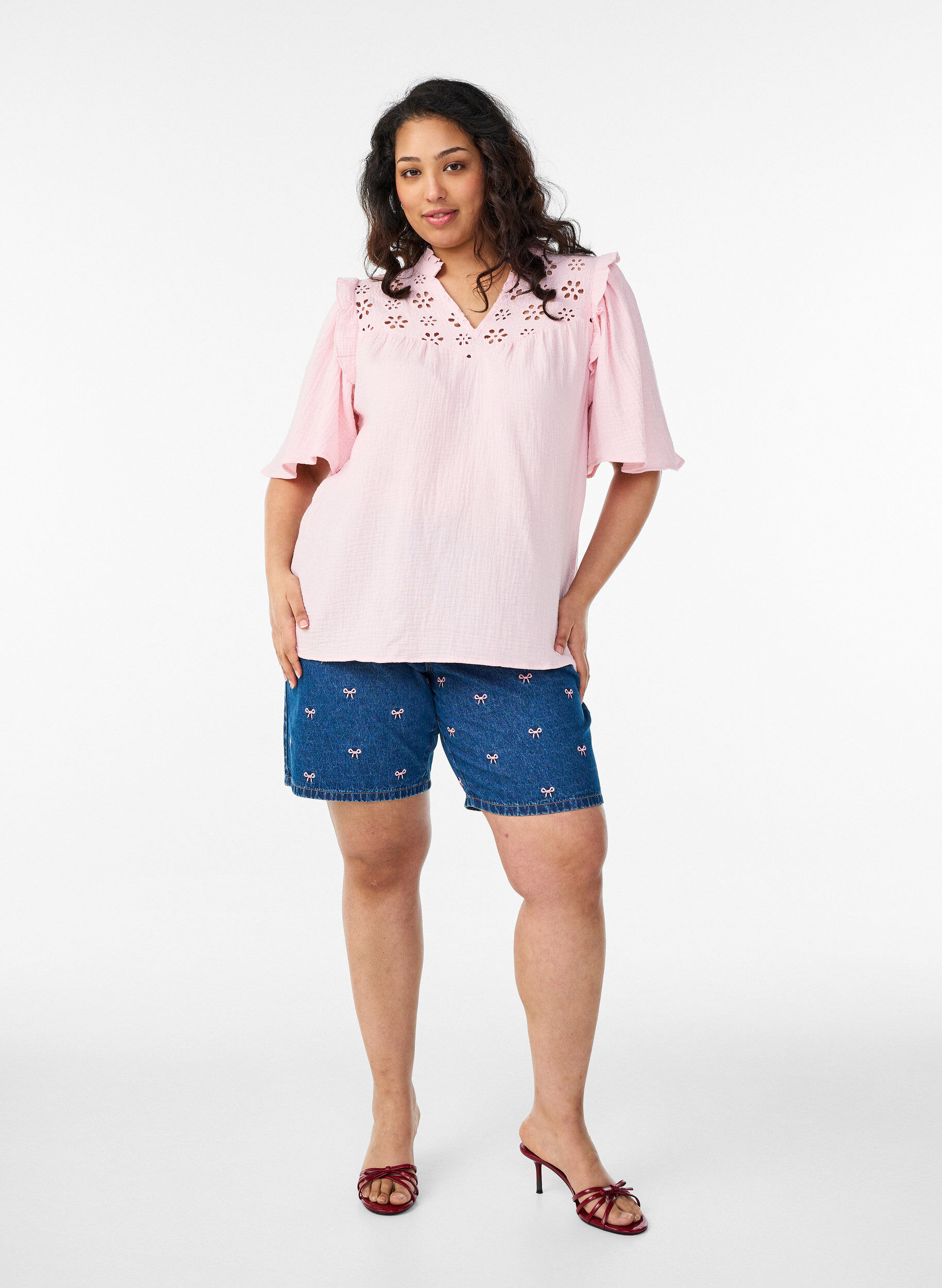 Zizzi Blouse in katoen mousseline met broderie anglaise en 1/2 mouwen, Roze, Model image number 1