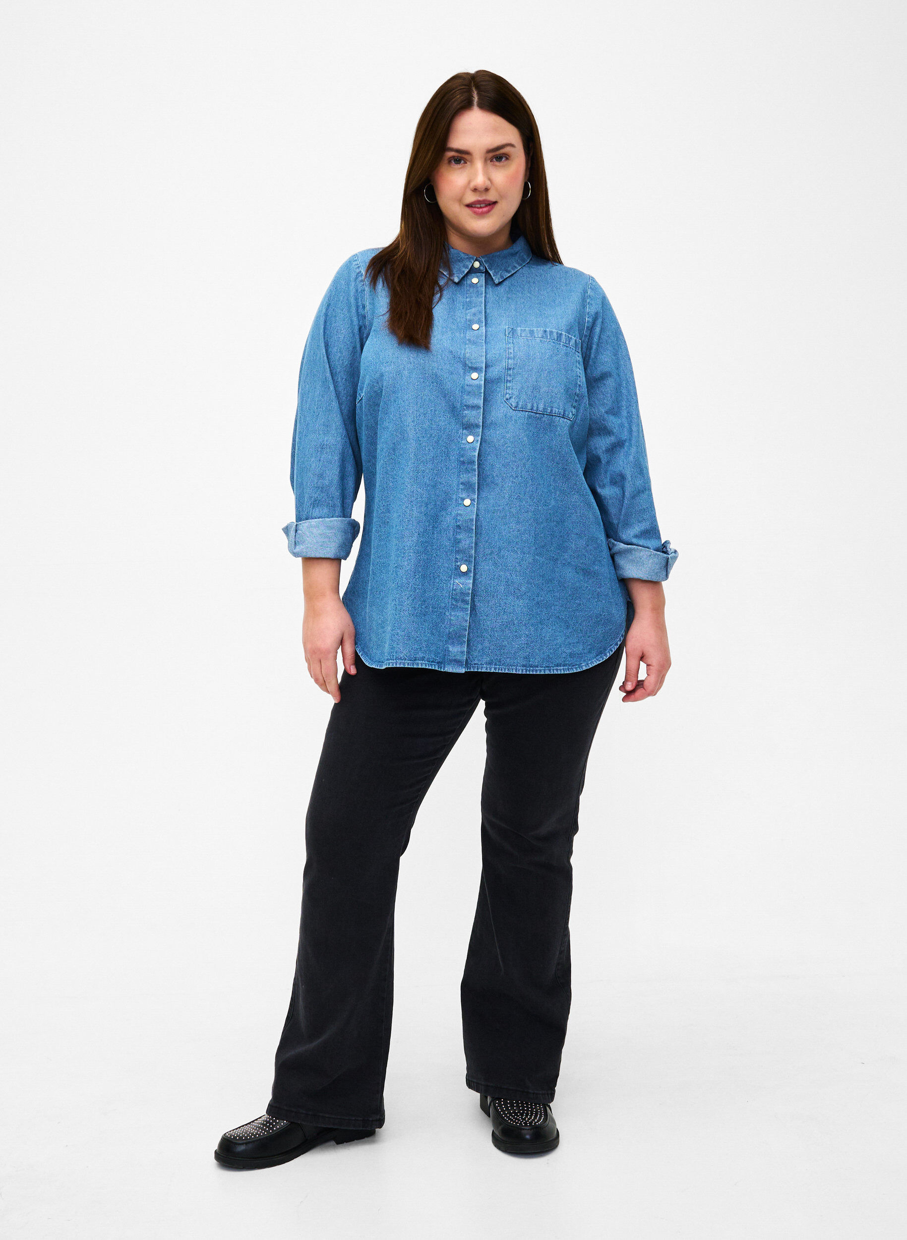 Zizzi Denim overhemd met lange mouwen en borstzak, Light Blue Denim, Model image number 2
