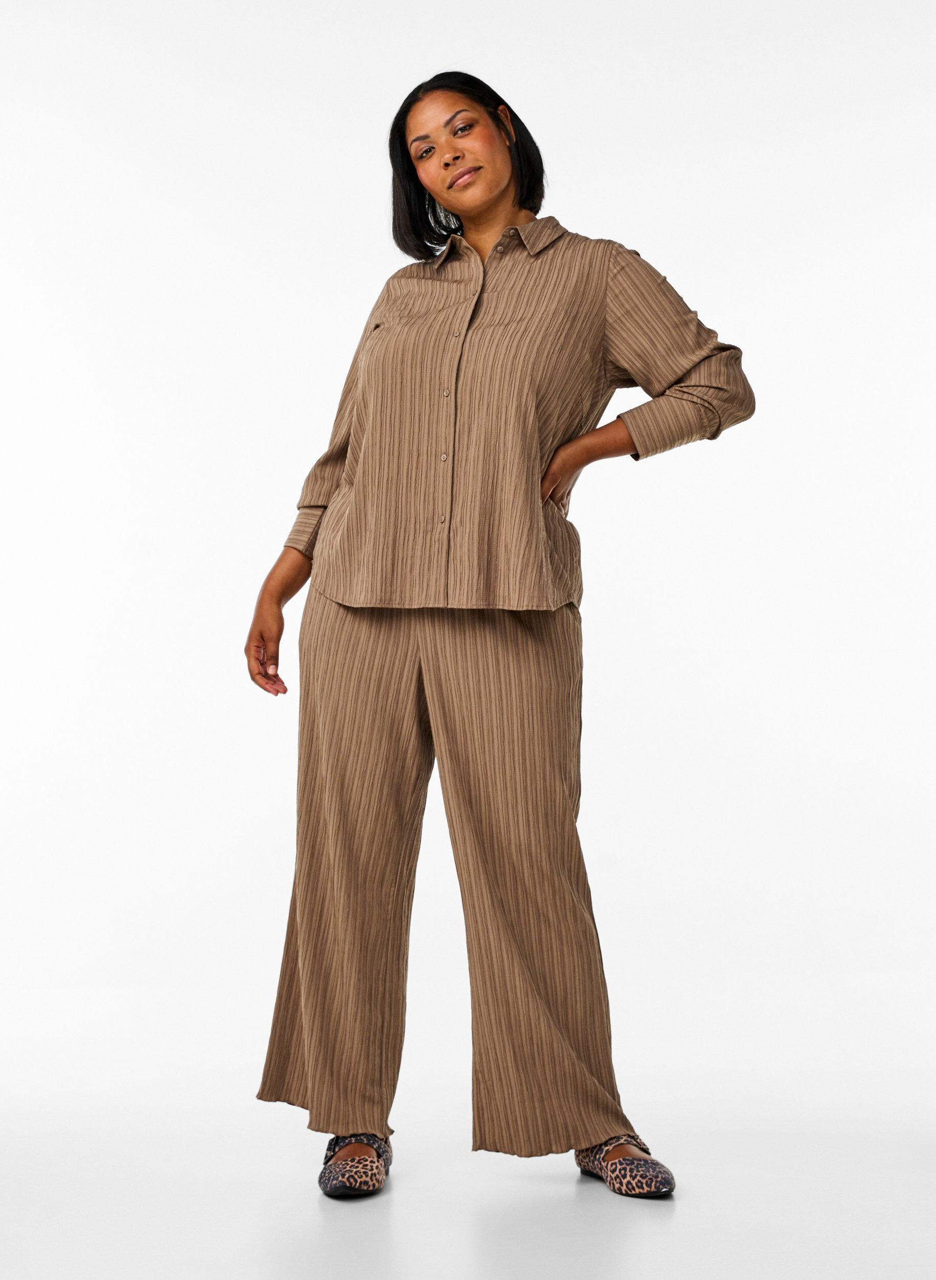 Zizzi FLASH - Shirt met textuur, Bruin, Model image number 1