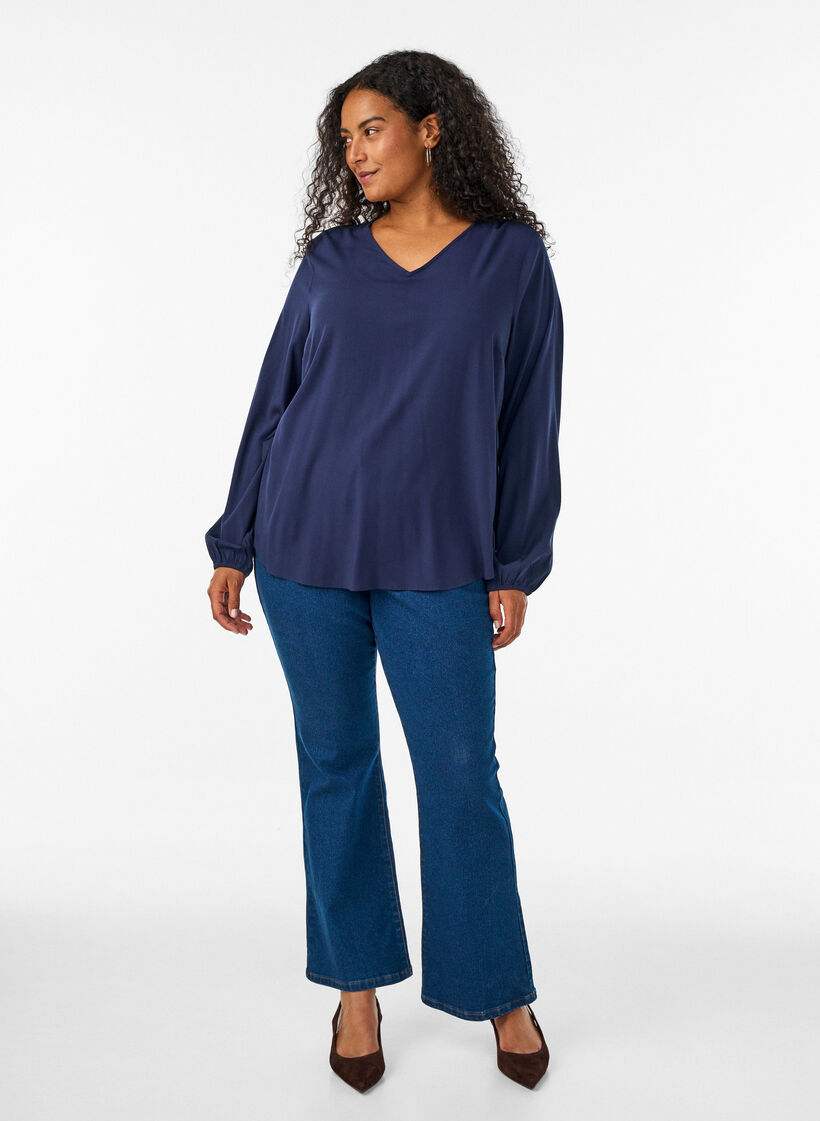 Viscose blouse met V-hals en afgeronde zoom, Blauw, Model image number 1