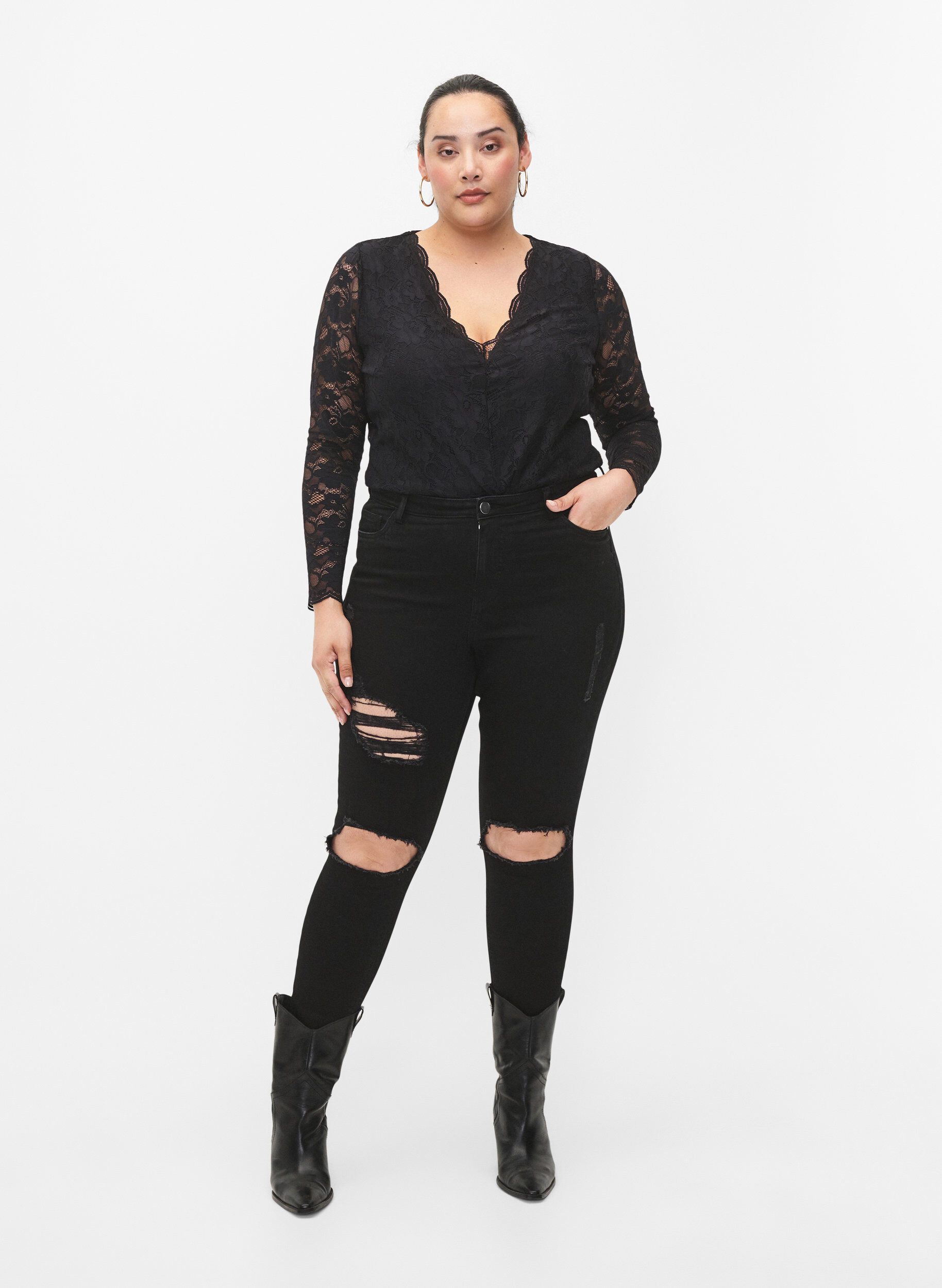 Zizzi Strakke jeans met slijtagedetails, Black, Model image number 0