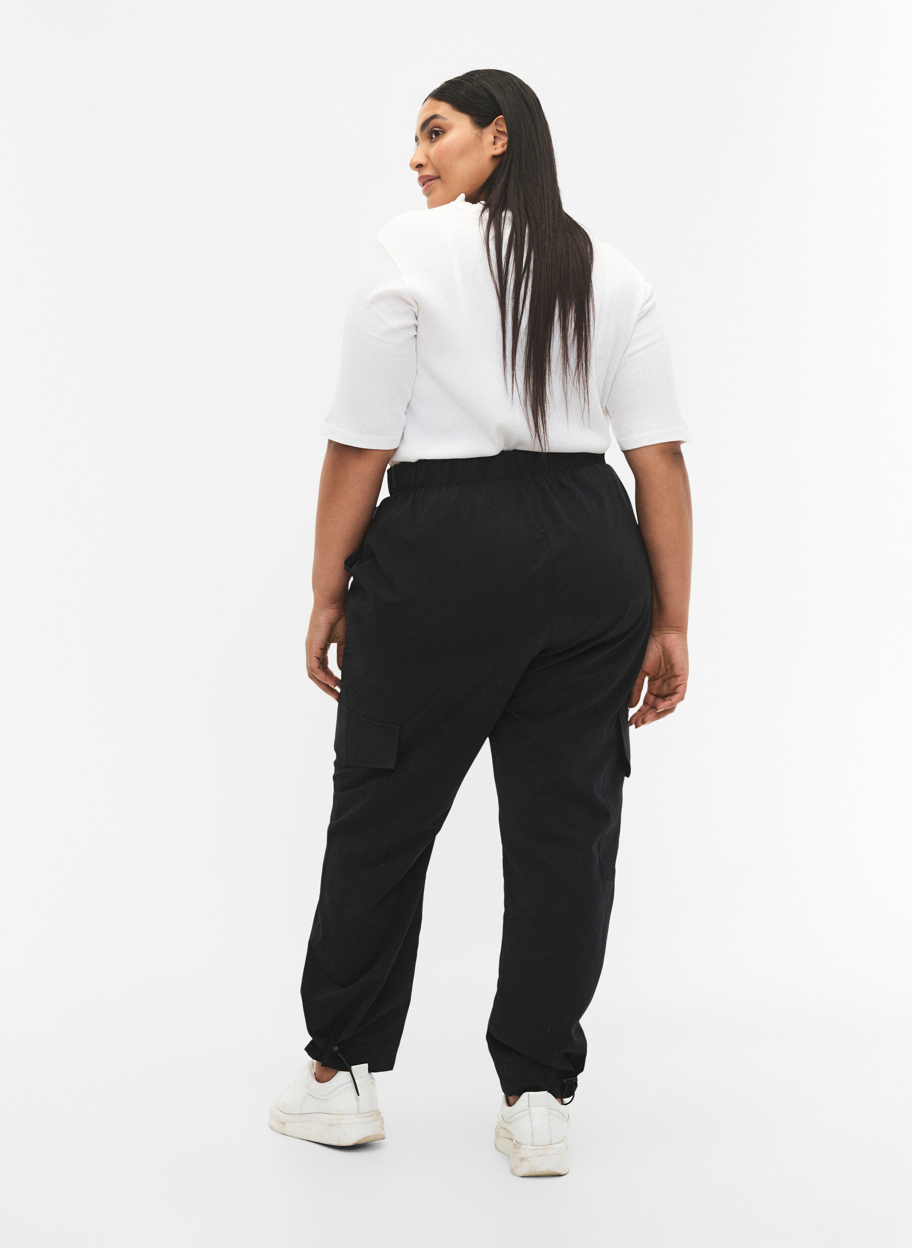 Zizzi Cropped cargobroek met verstelbare elastiek, Black, Model image number 1