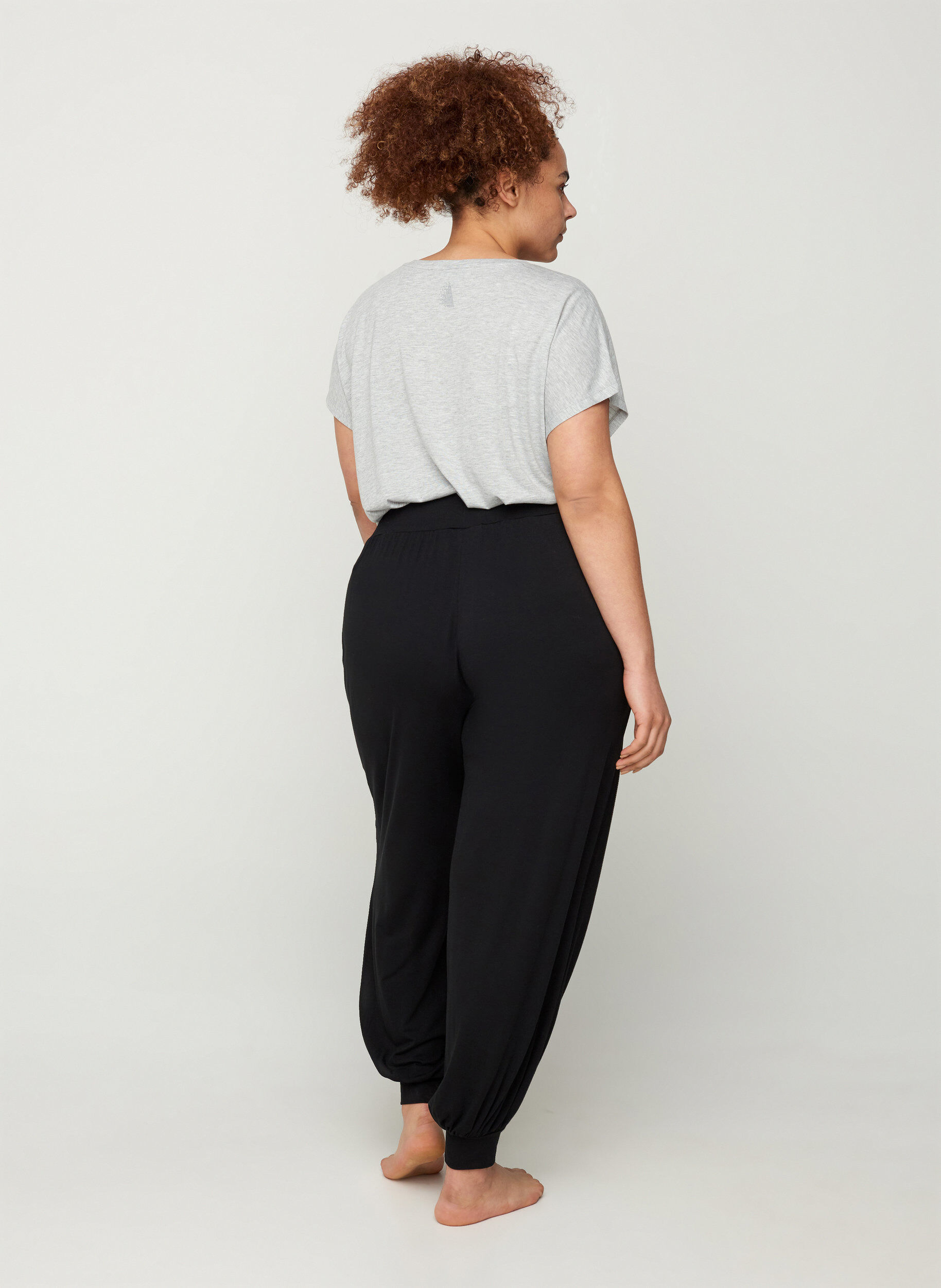 Zizzi Losse viscose broek met zakken, Black, Model image number 1