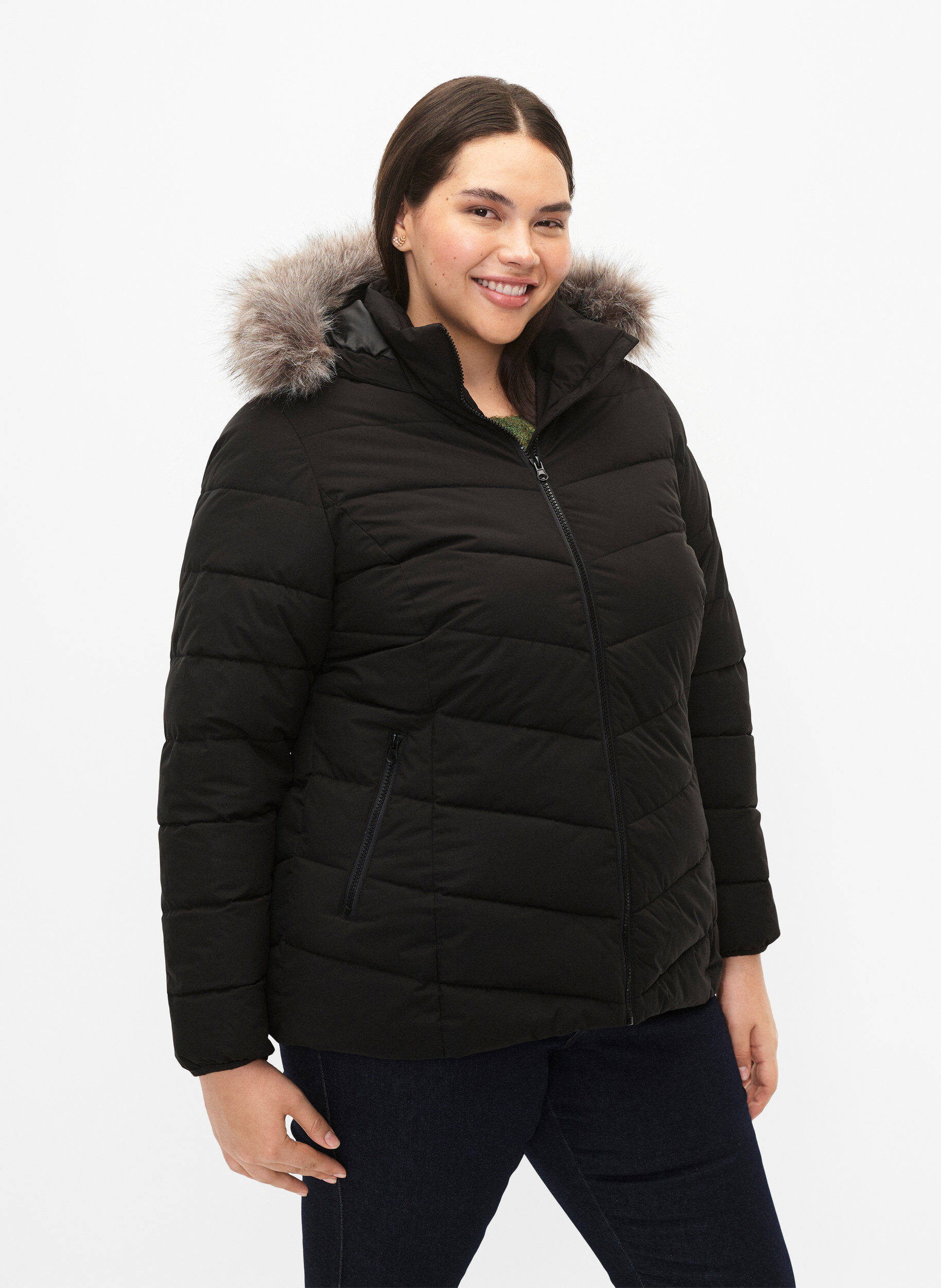 Kort pufferjack met capuchon, Zwart, Model