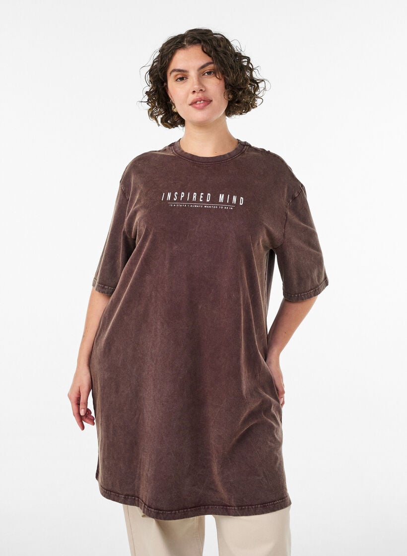 Losse T-shirt jurk met een gewassen look, Bruin, Model image number 0