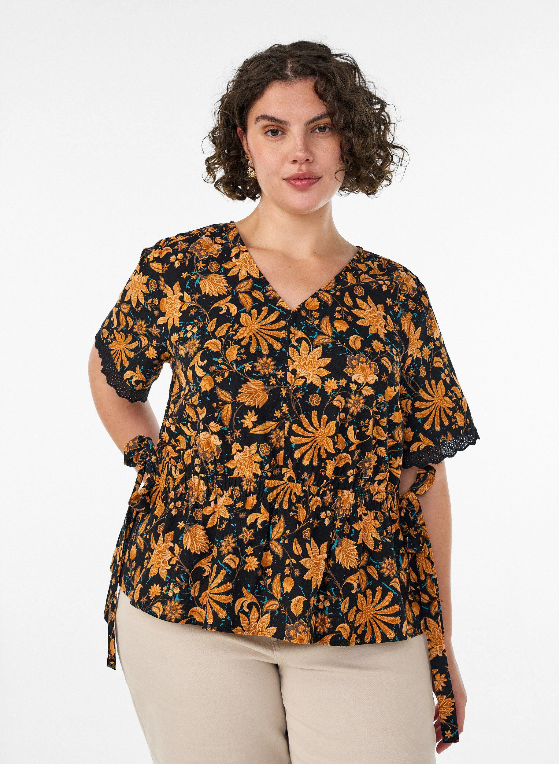 ZizziKatoenen blouse met bloemenprint en striksluiting, Oranje, Model image number 0