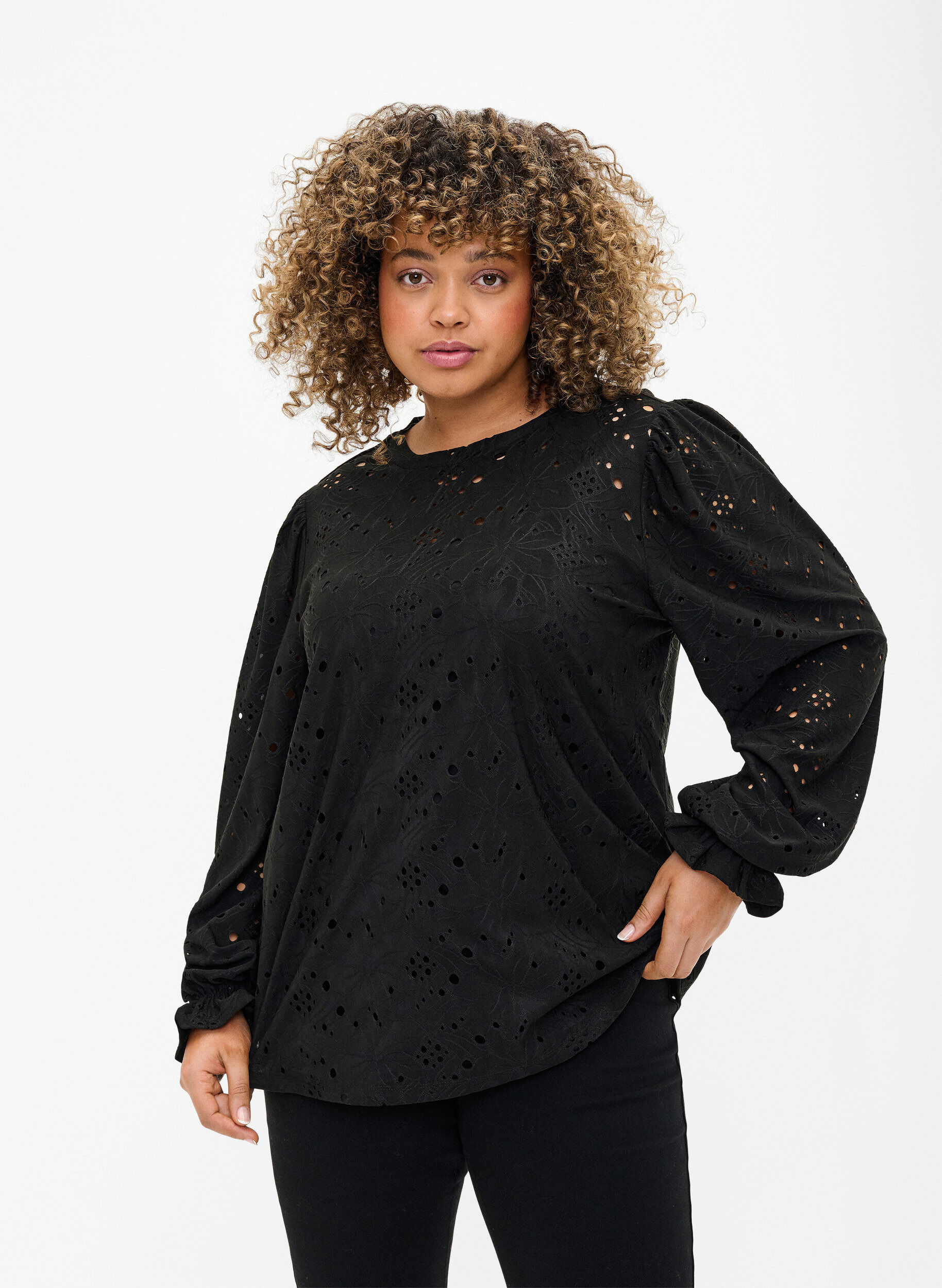 Zizzi Blouse met lange mouwen en gaatjespatroon, Black, Model image number 0