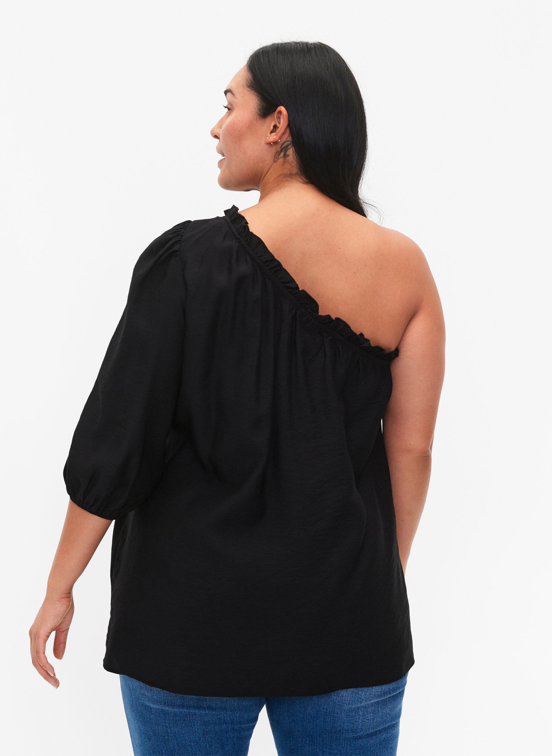 Zizzi One-shoulder blouse in viscose, Zwart, Model image number 2