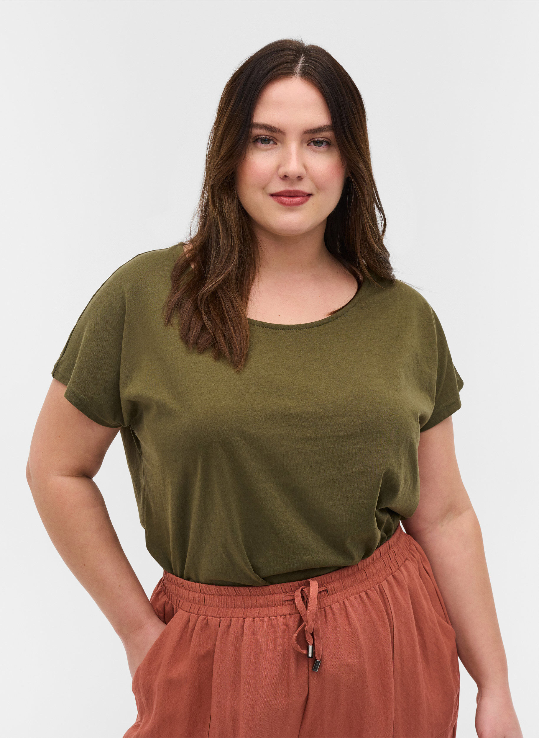 Zizzi T-shirt met mix van katoen, Ivy Green, Model image number 0