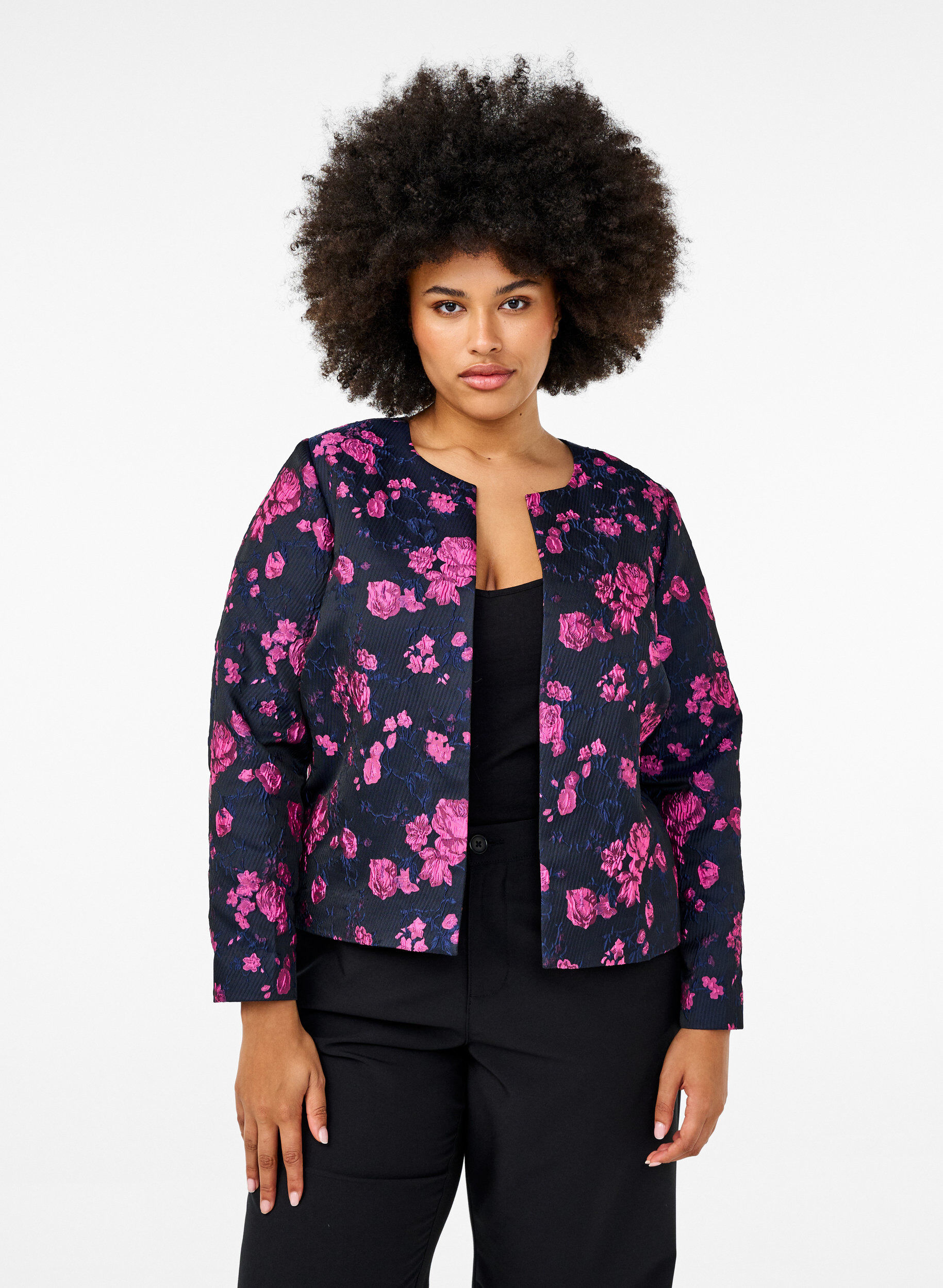 Zizzi Jacquard jas met bloemenprint, Black w. Red Rose, Model image number 0