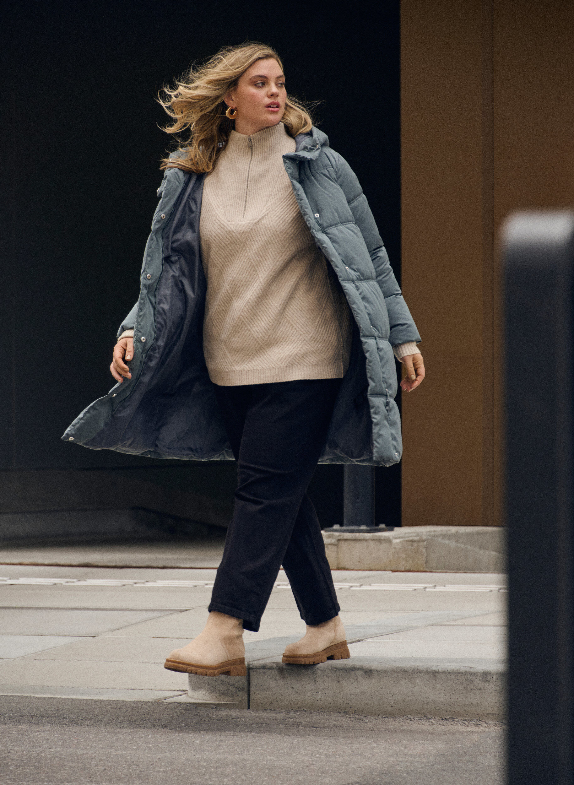 Zizzi Lange gewatteerde jas met capuchon, Blauw, Image image number 0