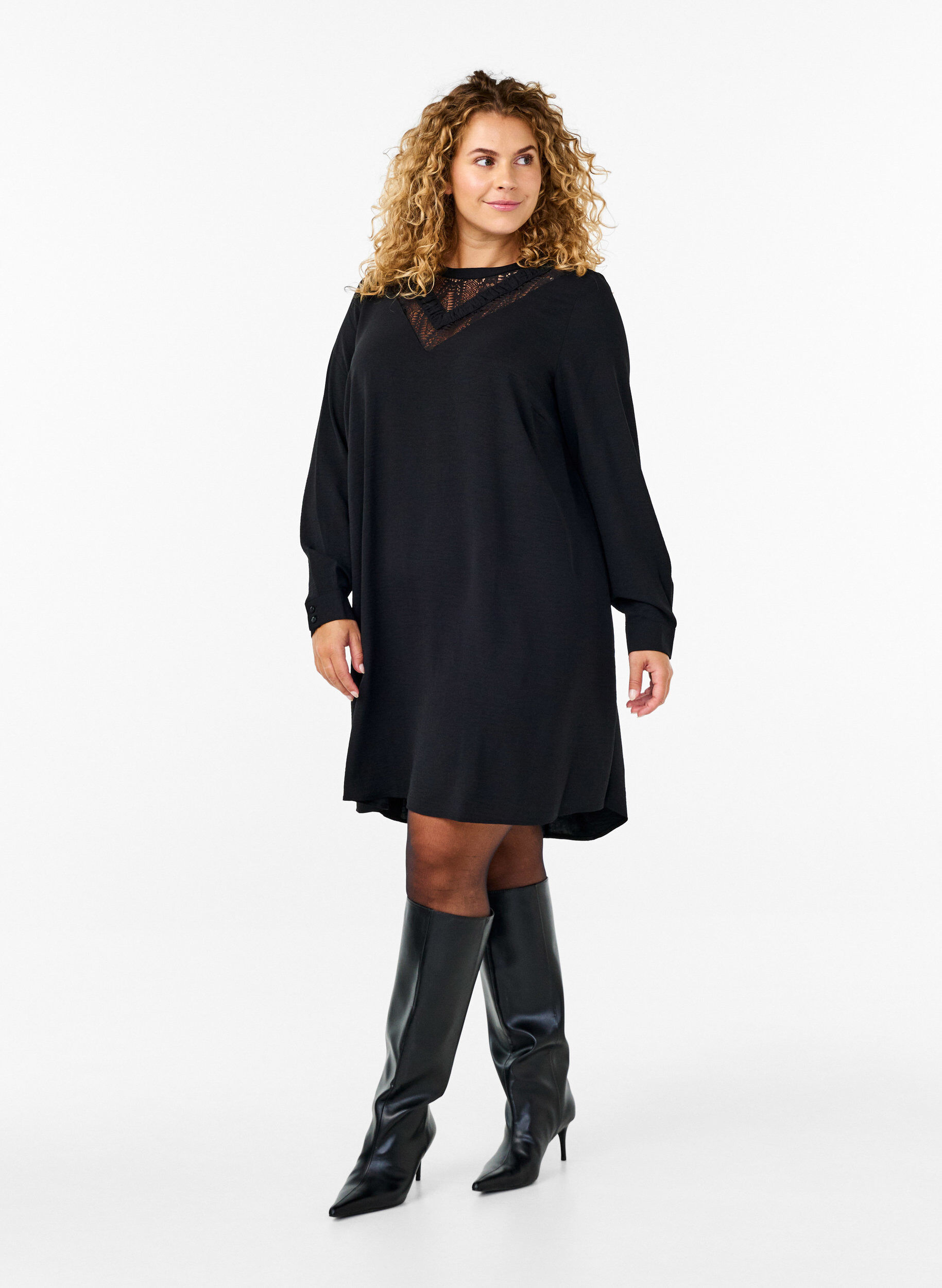 Zizzi Korte jurk met accent van kant, Black, Model image number 2