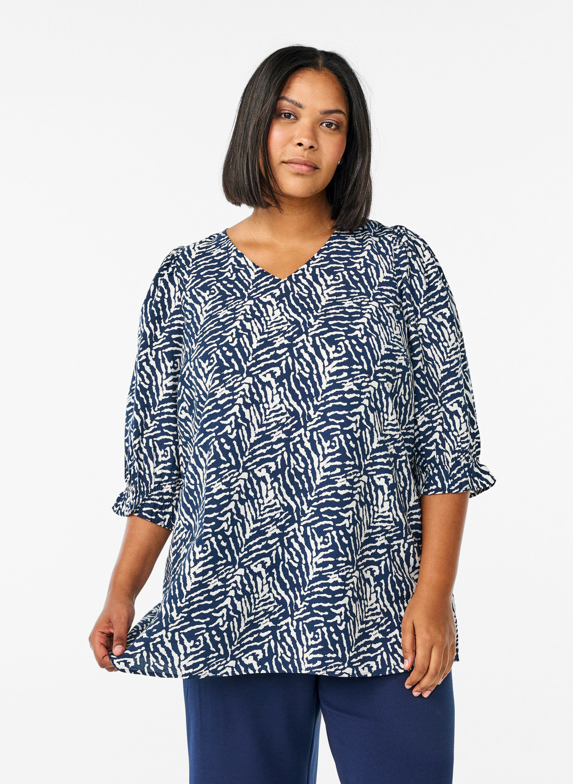 Zizzi Tuniek met 3/4 mouwen en een V-hals, Blauw, Model image number 0