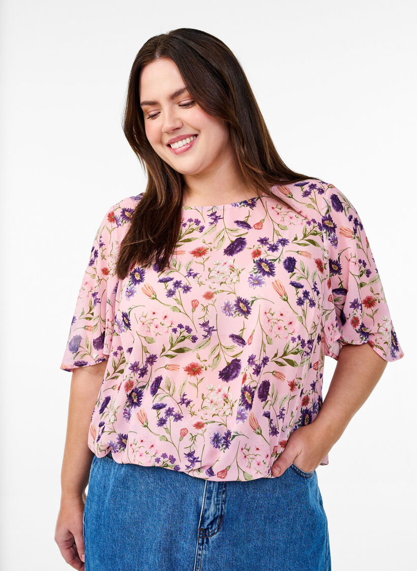 Bloemenblouse met korte mouwen en smokwerk, Roze, Model image number 0