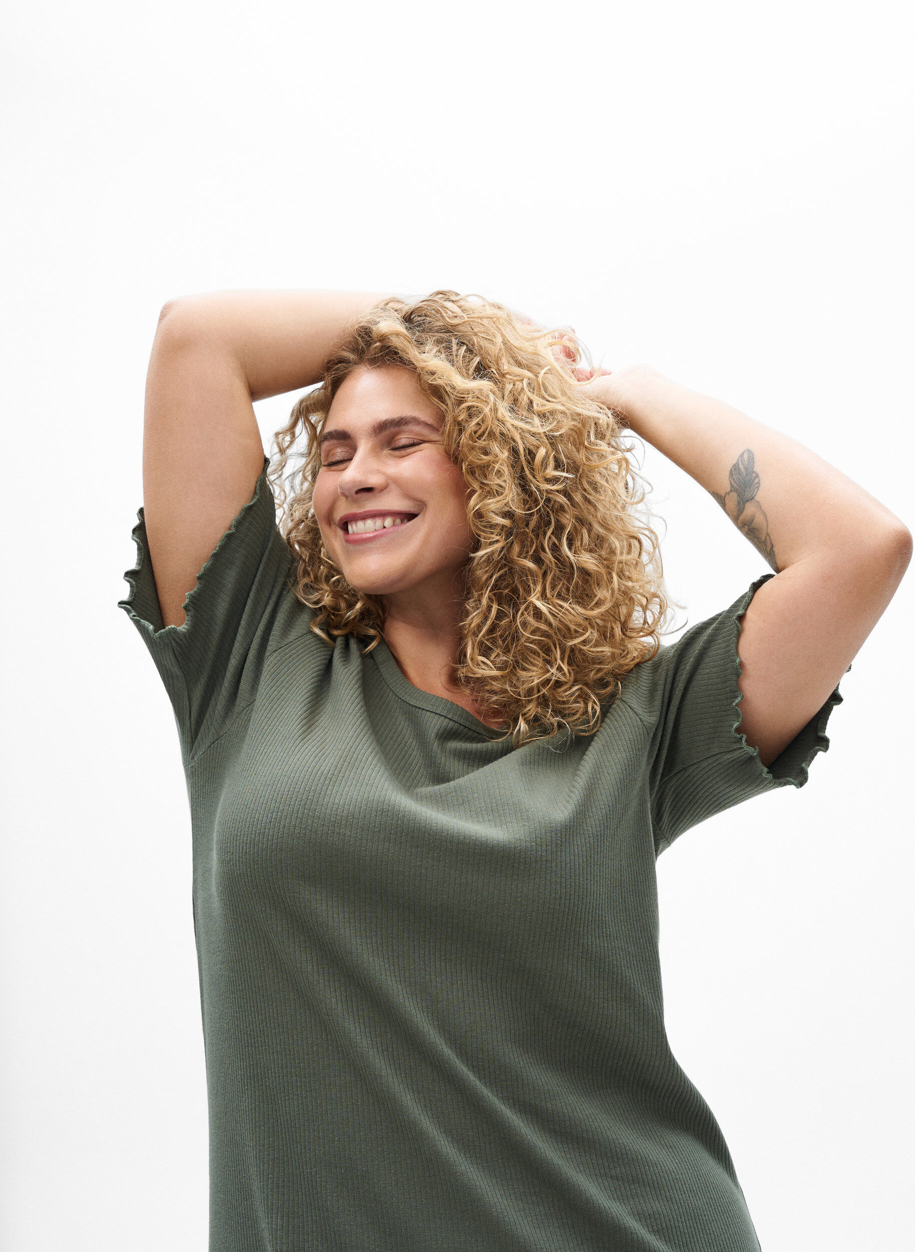 Zizzi Maxi jurk in jersey met korte mouwen, Groen, Model image number 2