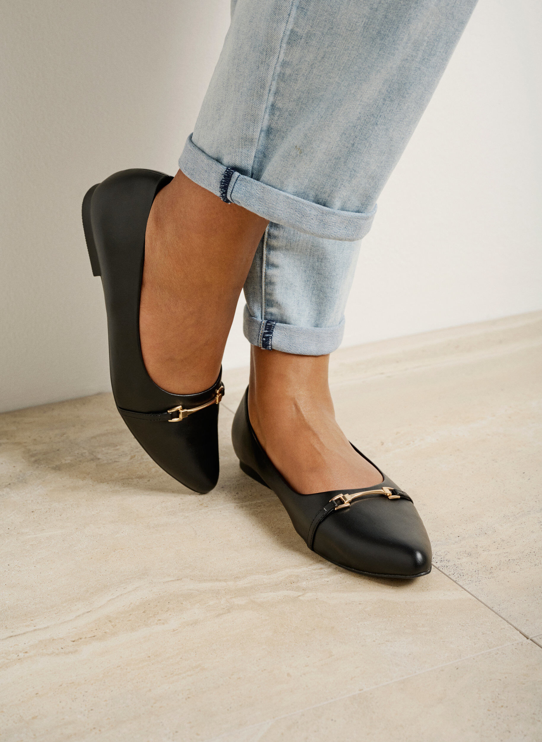 Zizzi Wijde ballerina met goudkleurige gesp, Black, Image image number 0