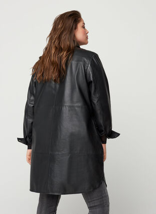 Lange blouse jas in leer, Black, Model image number 1