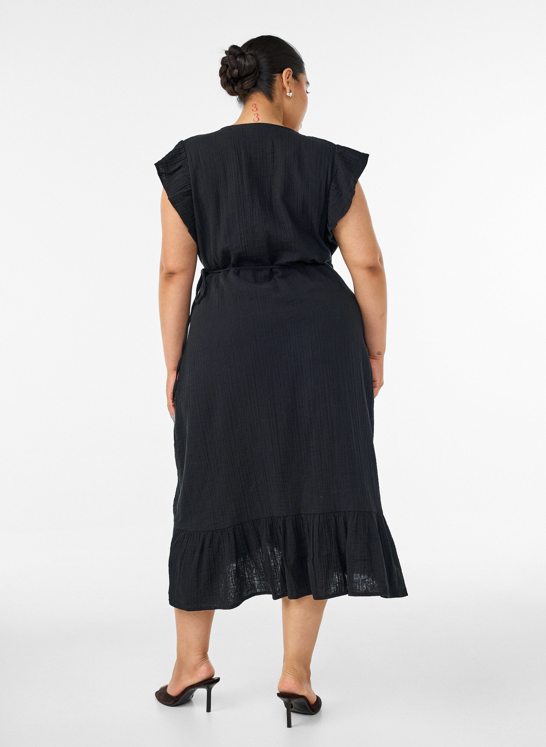 ZizziOmslagjurk in katoenen mousseline met ruches, Zwart, Model image number 1