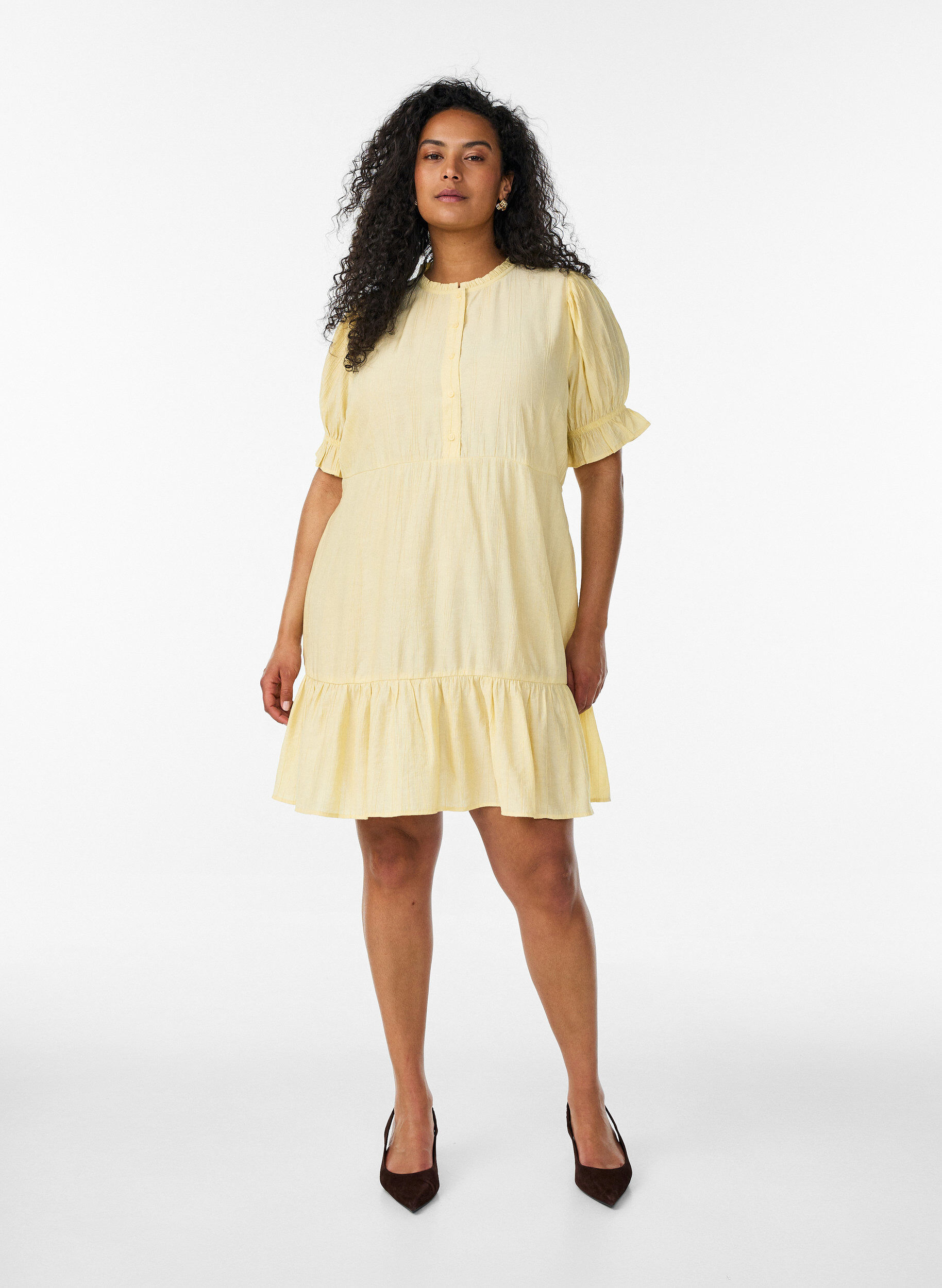 ZizziKorte viscose jurk met ruchesdetails, Geel, Model image number 1