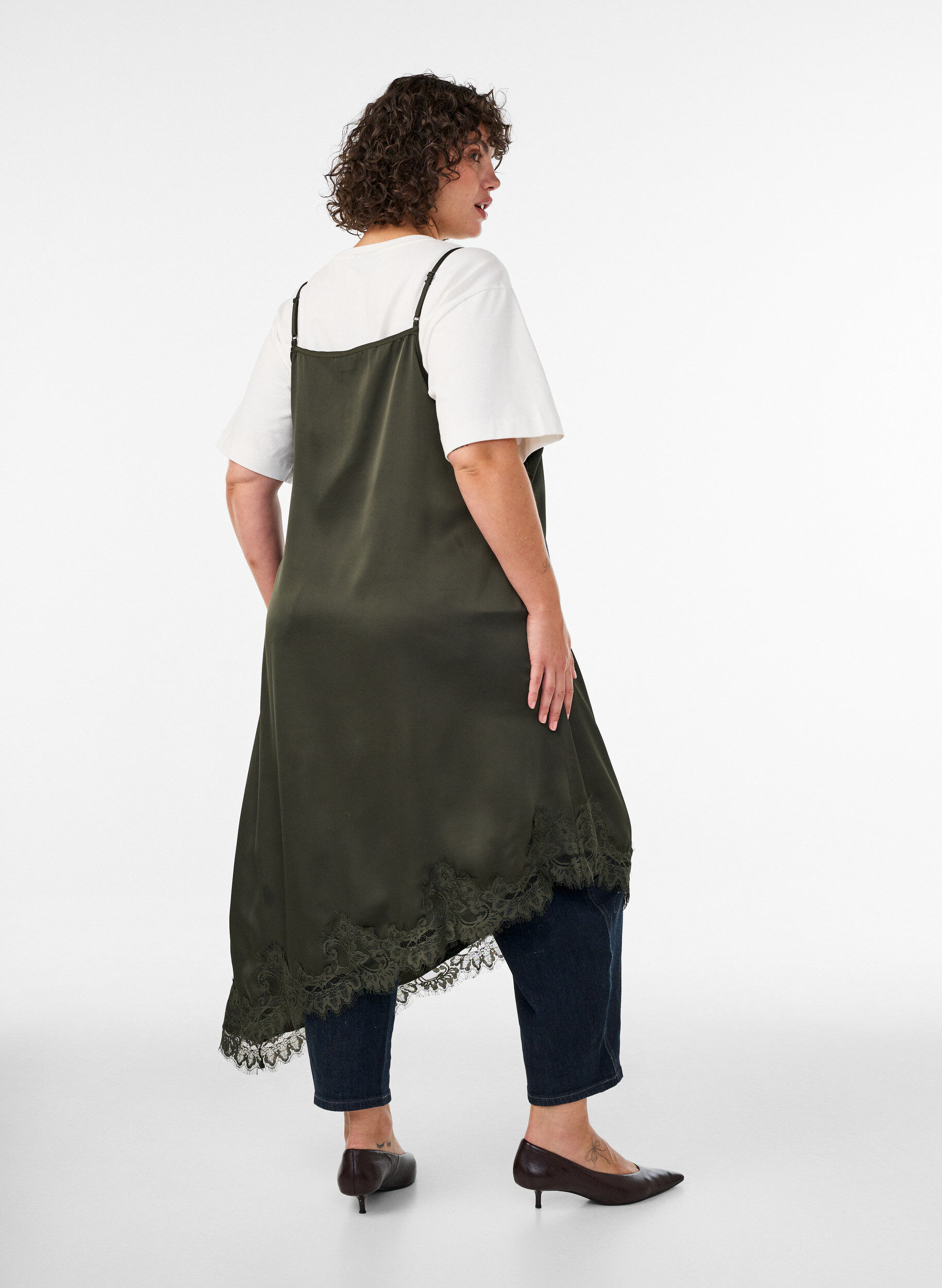 ZizziSatijnen jurk met kant en asymmetrische zoom, Groen, Model image number 1