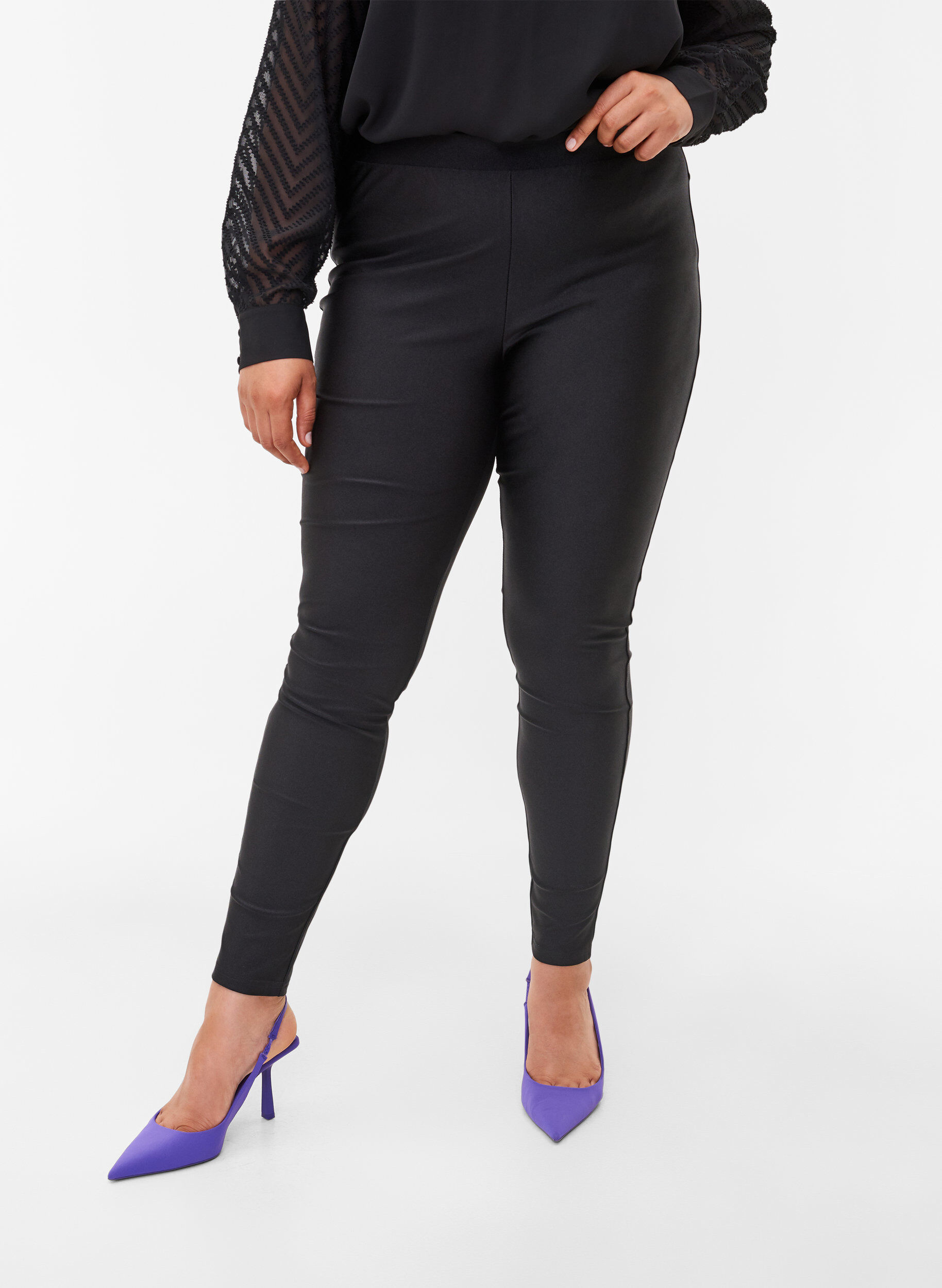 Zizzi Glimmende legging met achterzakken 7/8 lengte, Black, Model image number 0