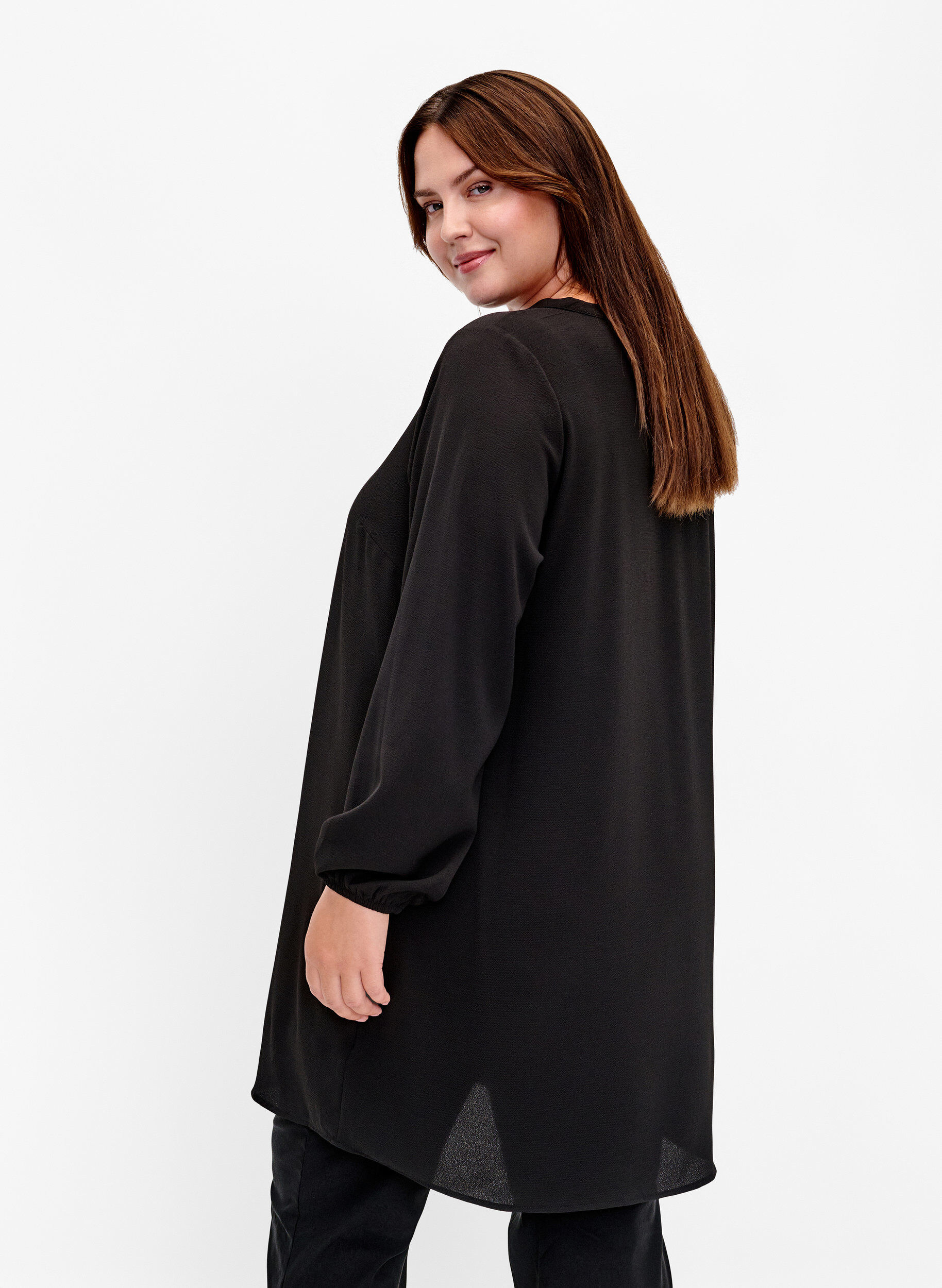 Zizzi Jurk met lange mouwen en V-hals, Black, Model image number 1